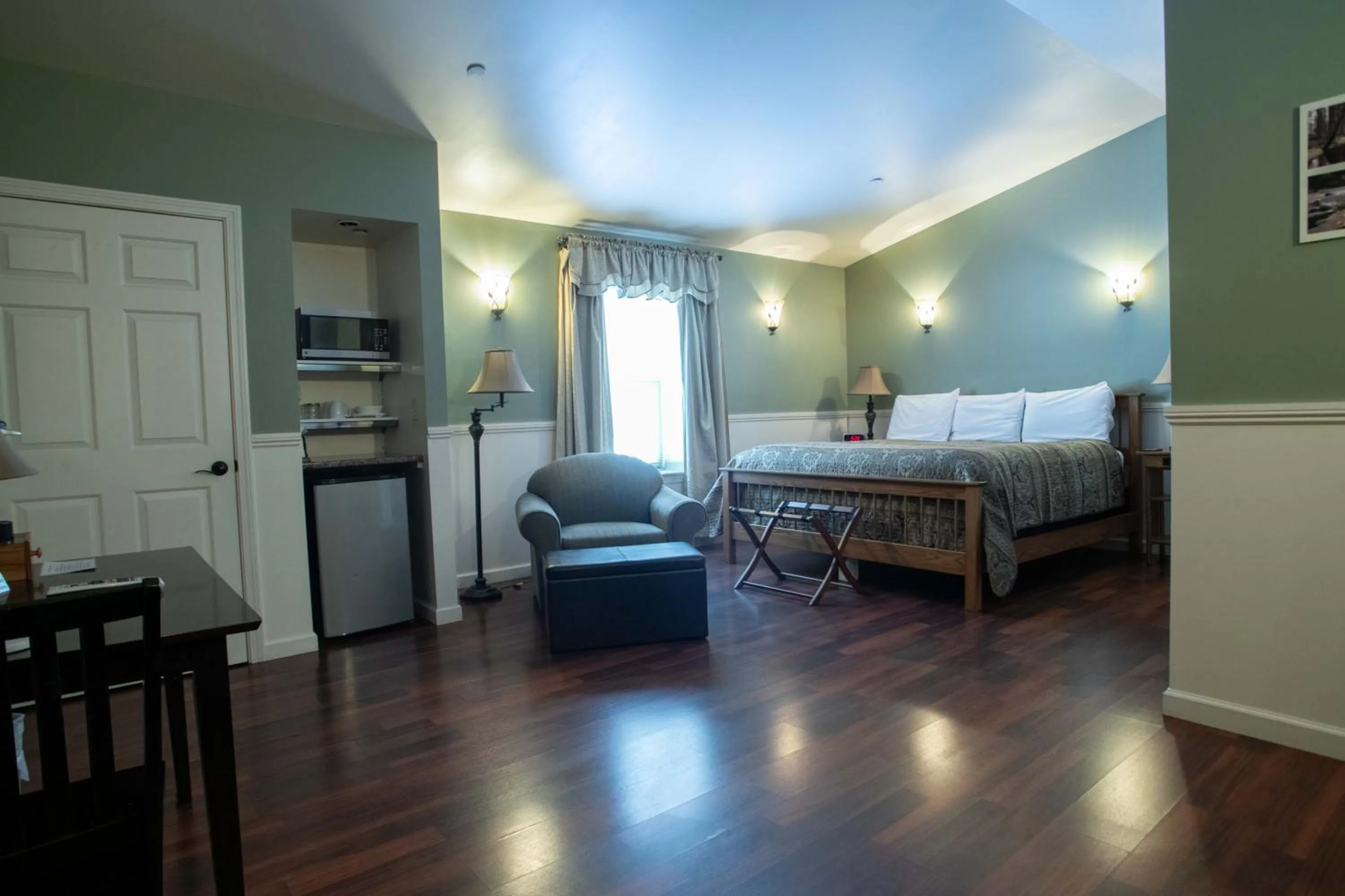 Bed in Swift River Suites