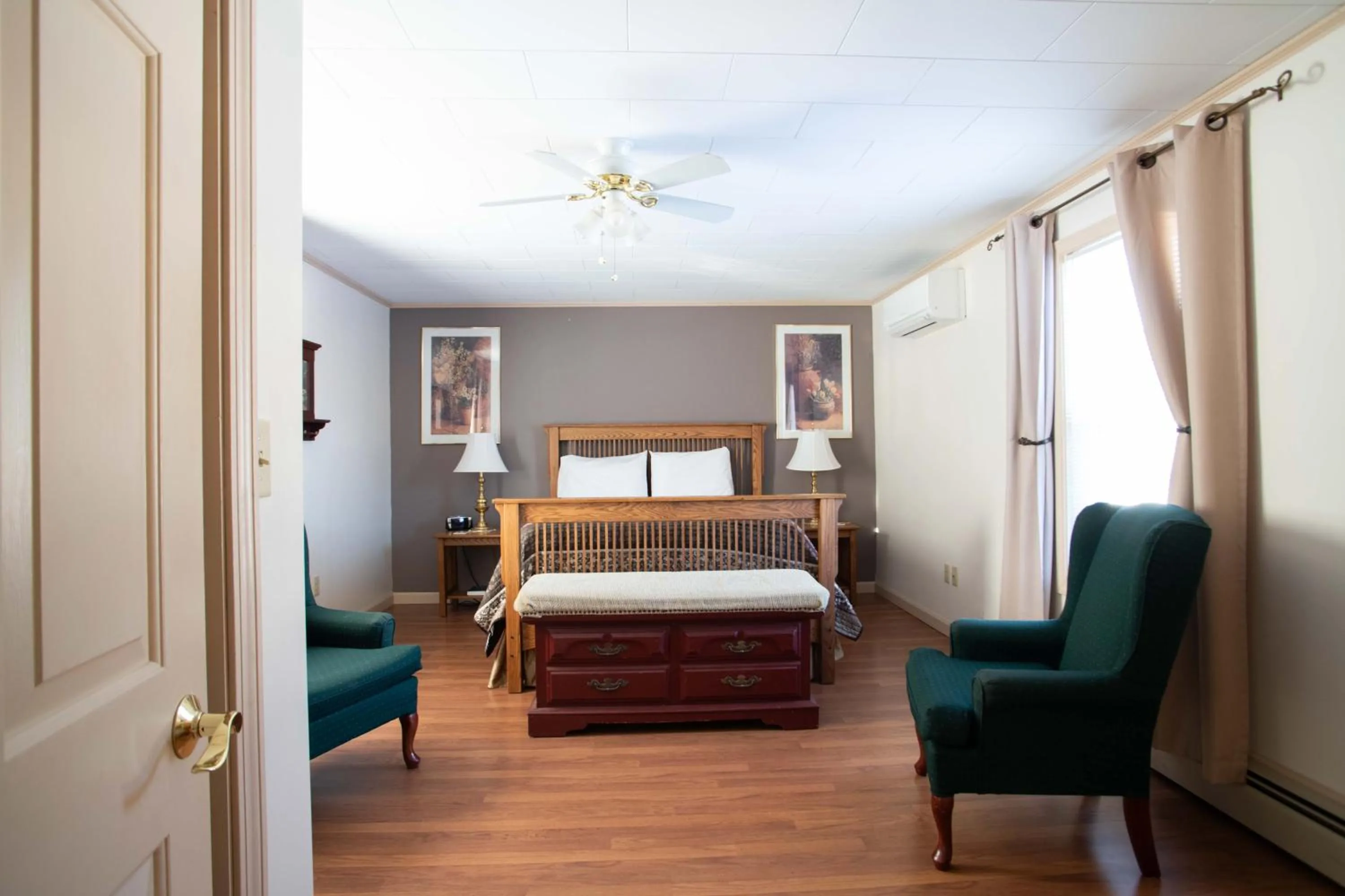 Bed in Swift River Suites