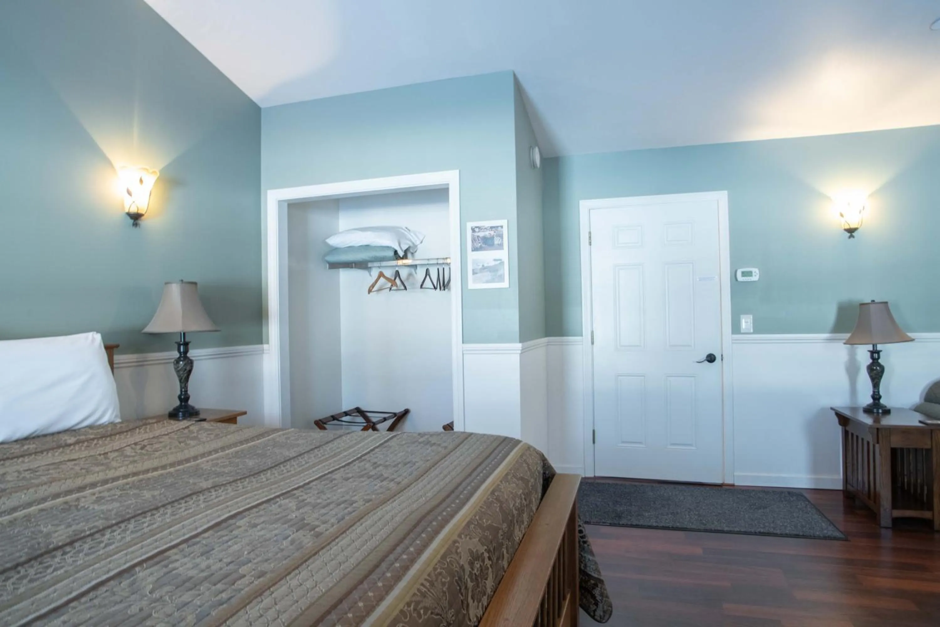 Bed in Swift River Suites