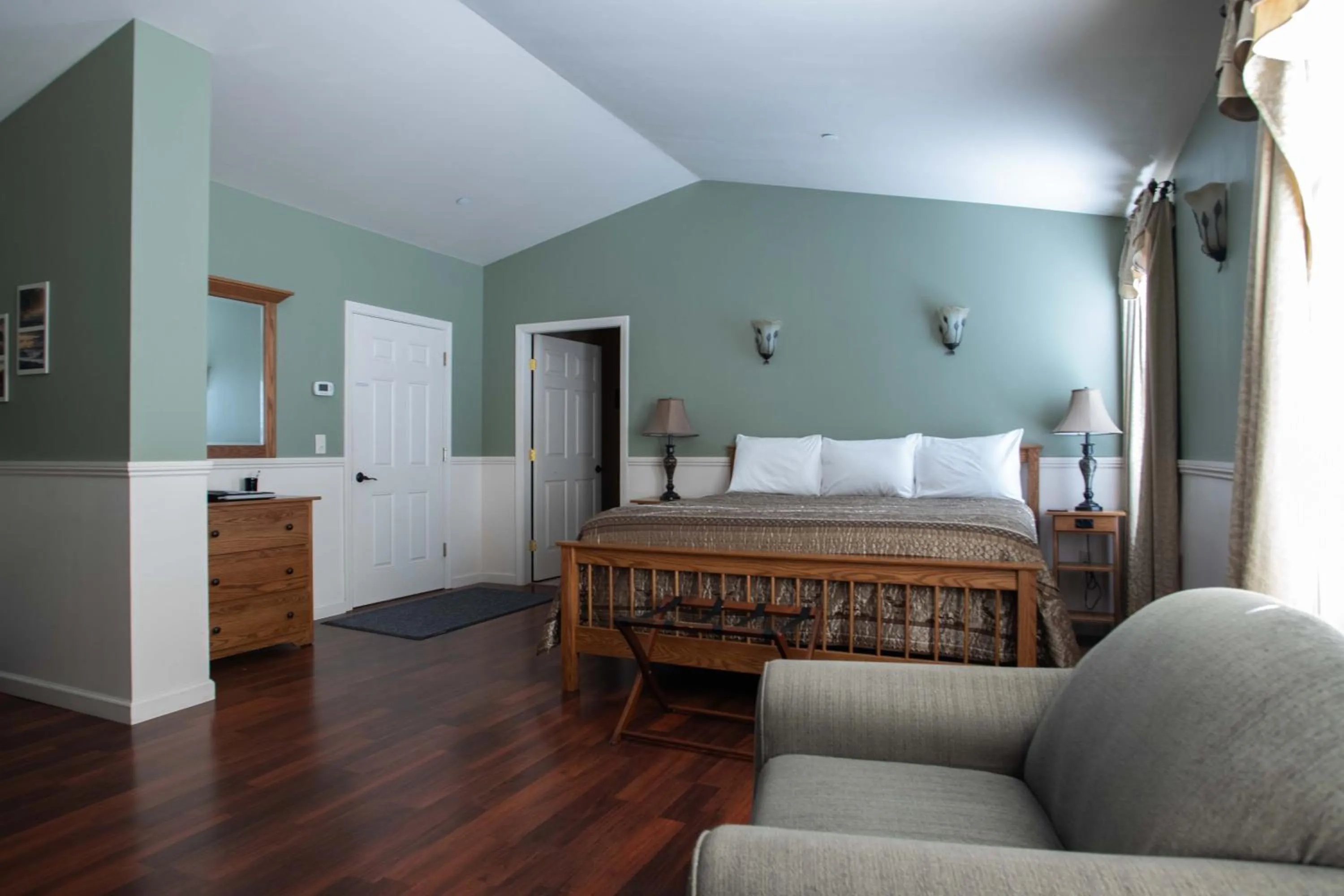 Bed in Swift River Suites