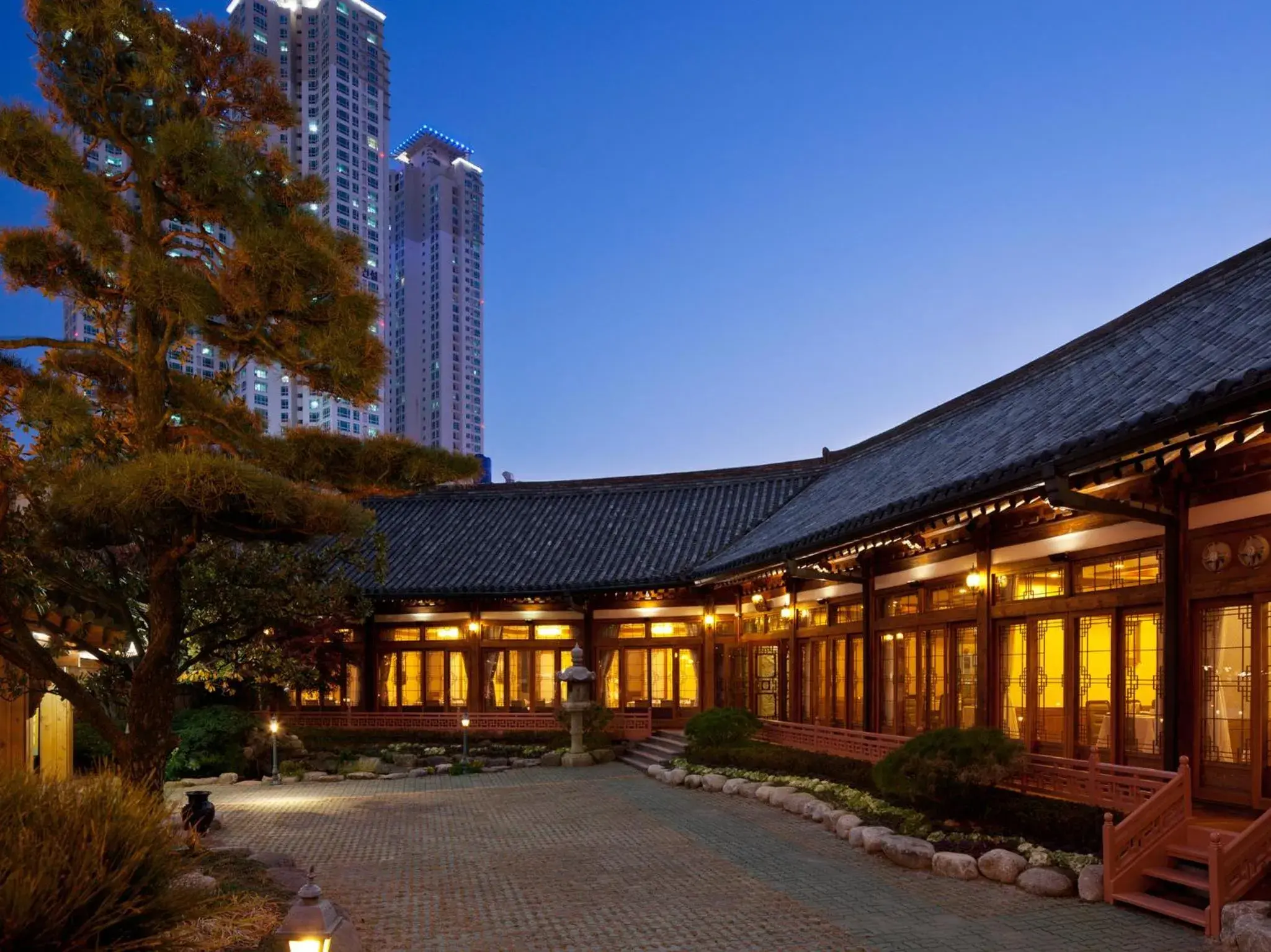 Restaurant/places to eat in Nongshim Hotel Restaurant/places to eat in Nongshim Hotel