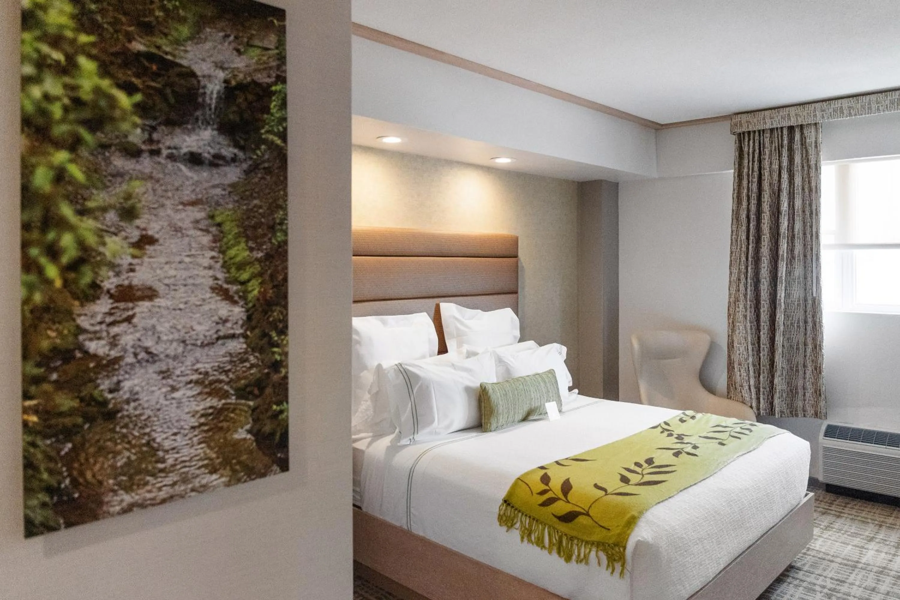 Bed in The Fredonia Hotel