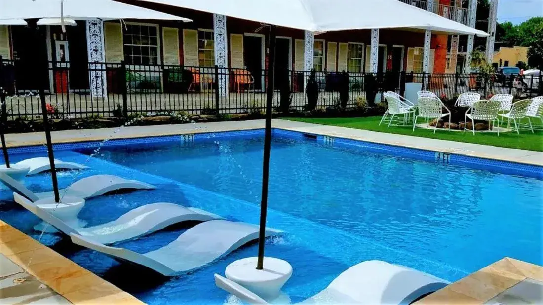 Swimming pool in The Fredonia Hotel Swimming pool in The Fredonia Hotel