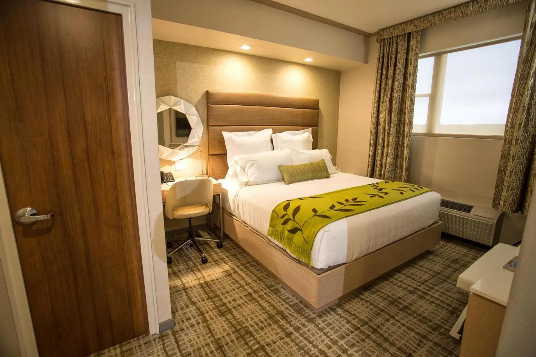 Standard King Room in The Fredonia Hotel Standard King Room in The Fredonia Hotel