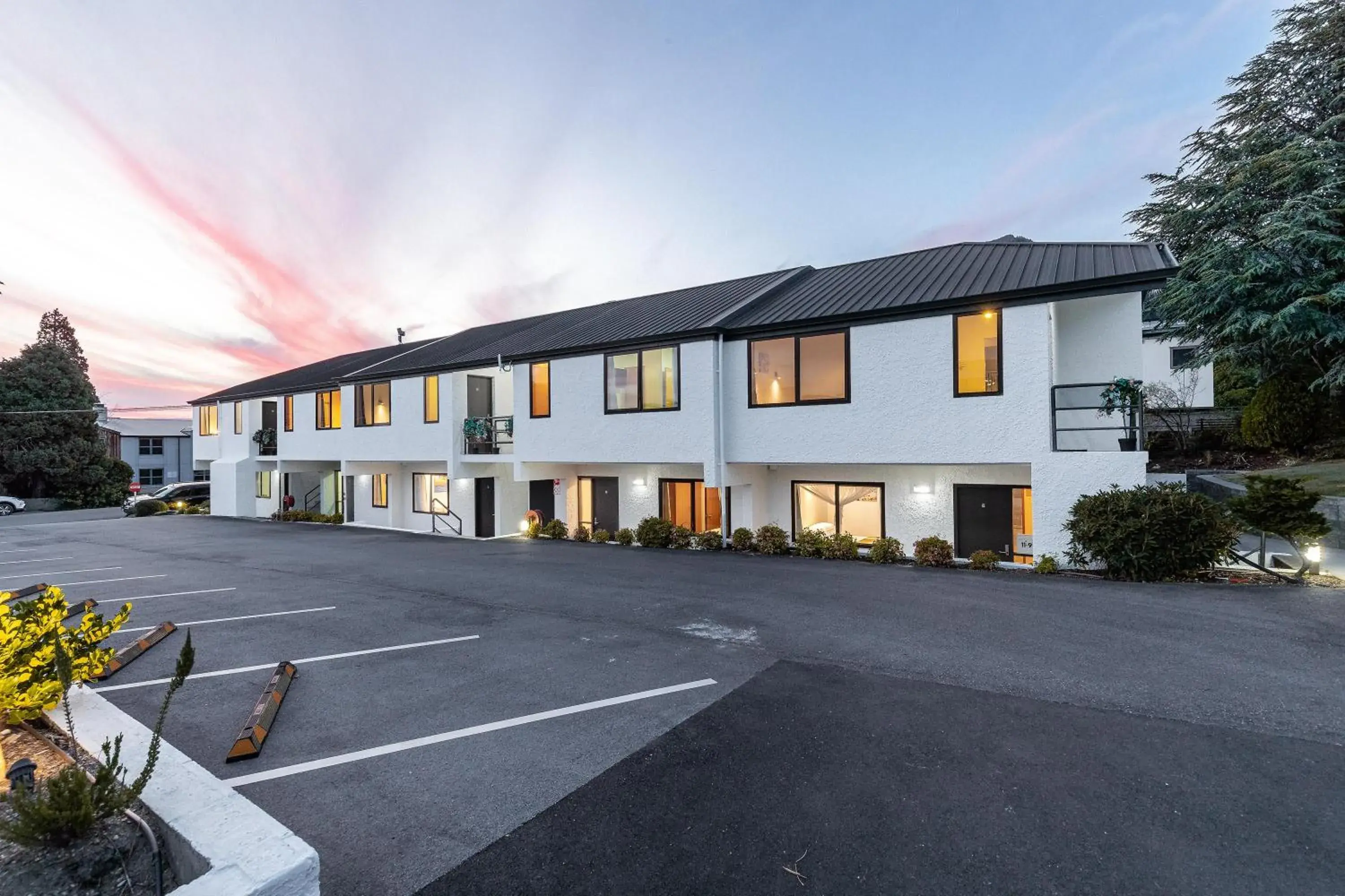 Property building in Amity Serviced Apartments Property building in Amity Serviced Apartments