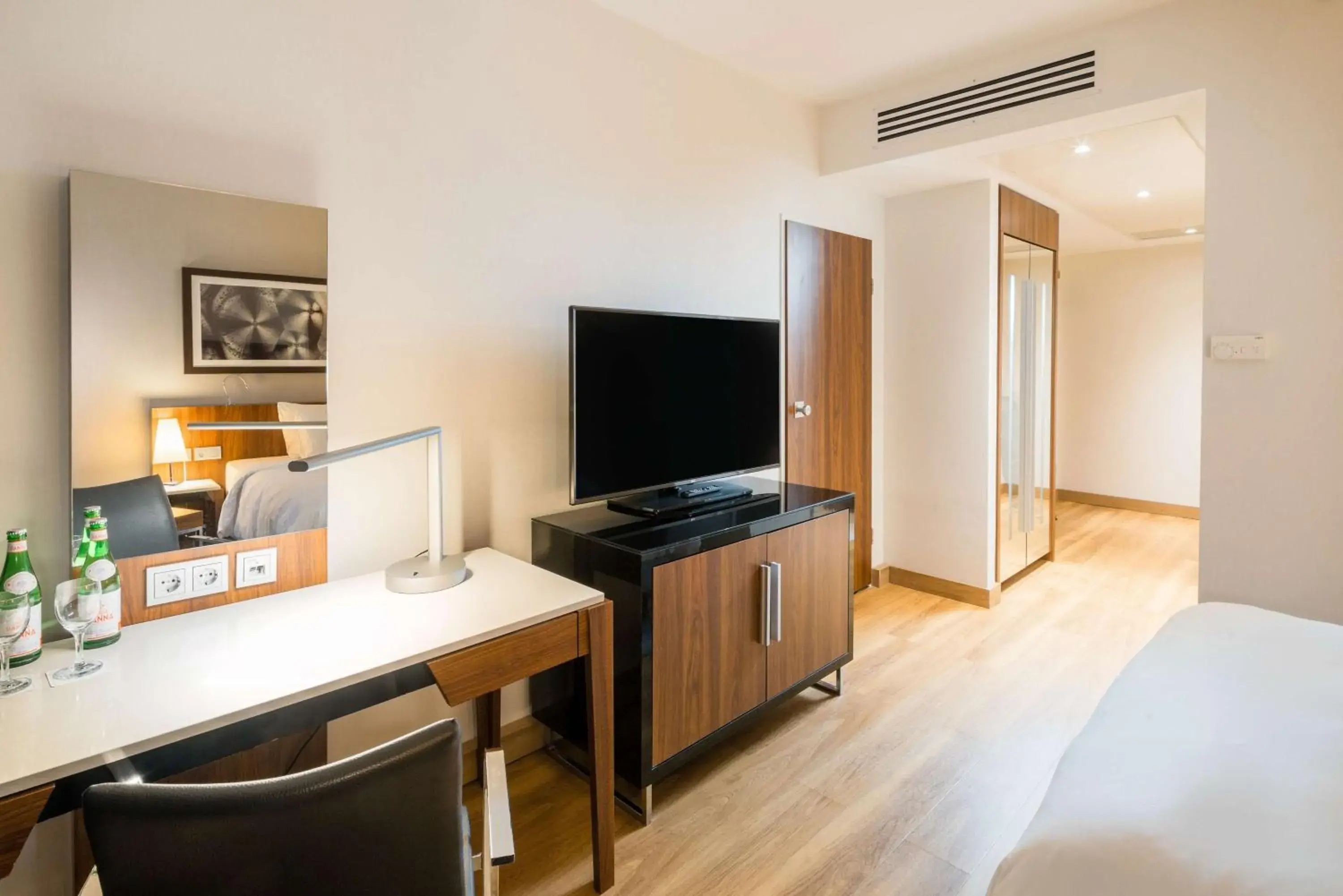 Bedroom, Bed in Radisson Blu Hotel, Hamburg Bedroom, Bed in Radisson Blu Hotel, Hamburg