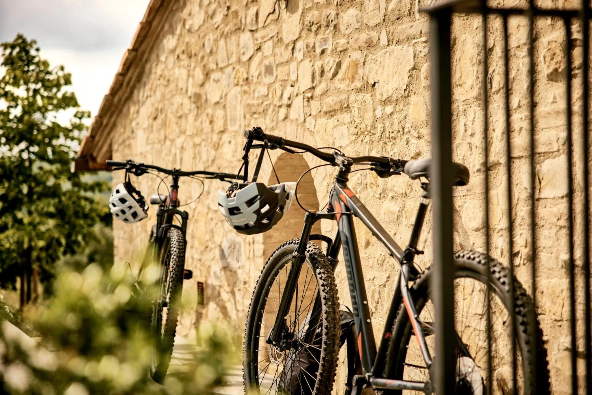 Cycling in COMO Castello Del Nero