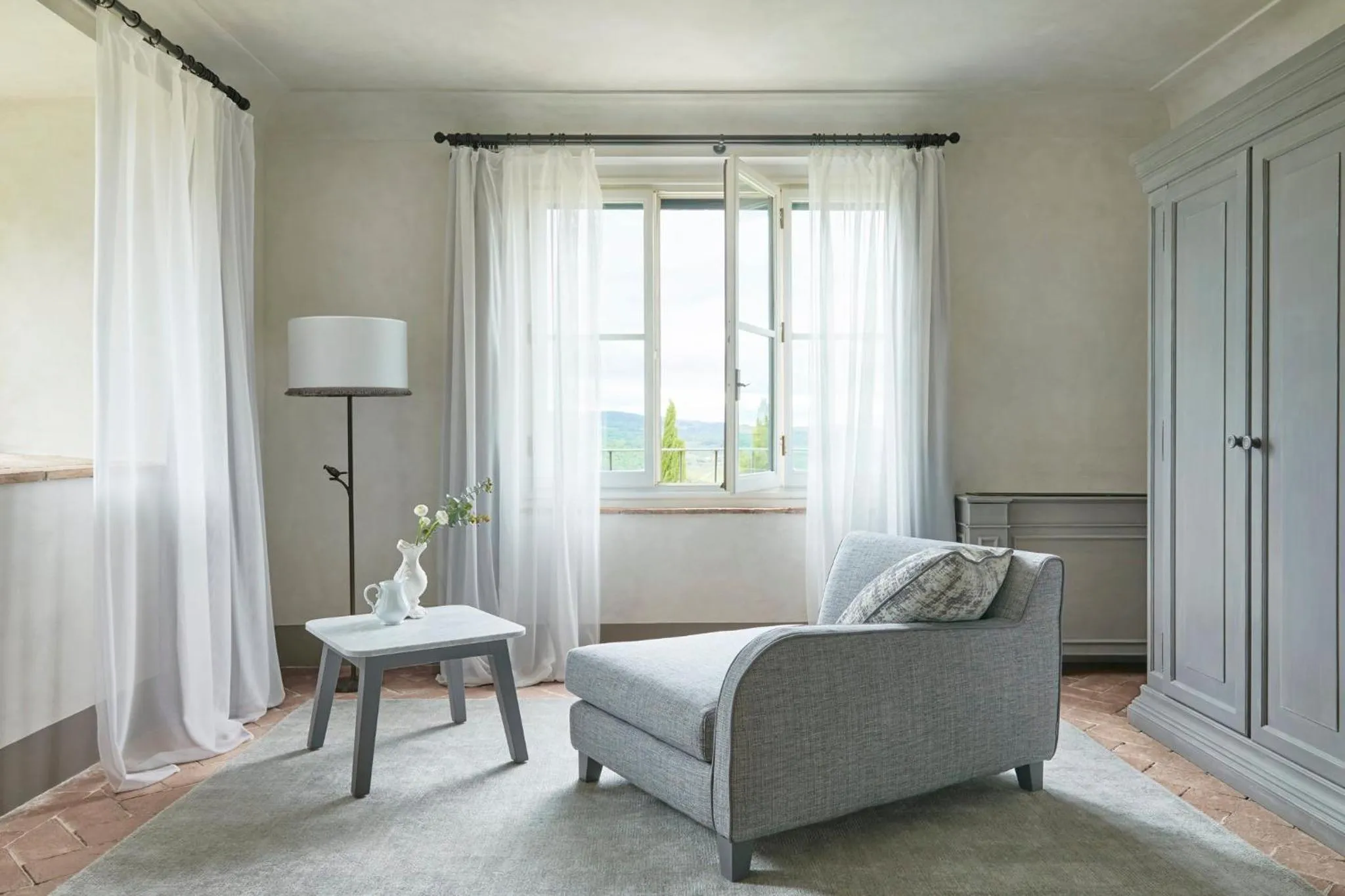 Photo of the whole room in COMO Castello Del Nero