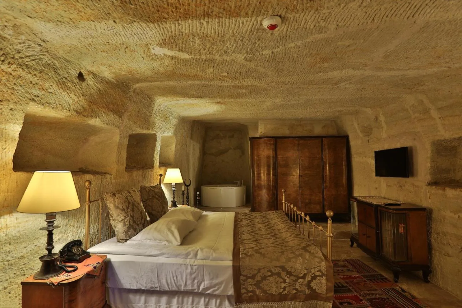 Bed in Yunak Evleri Cappadocia