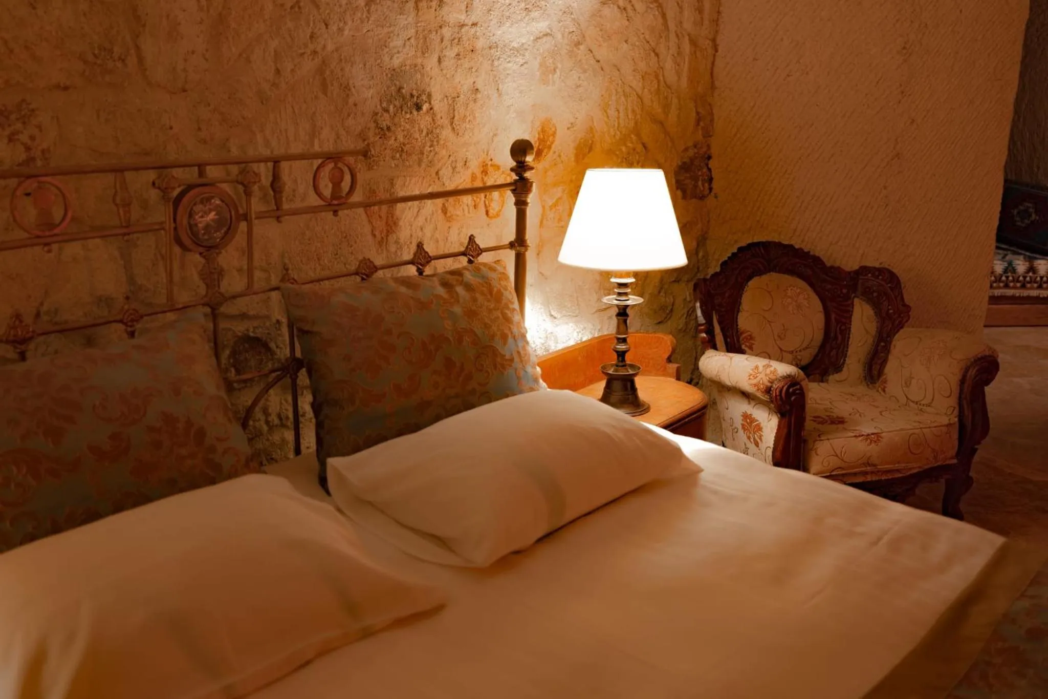 Bed in Yunak Evleri Cappadocia
