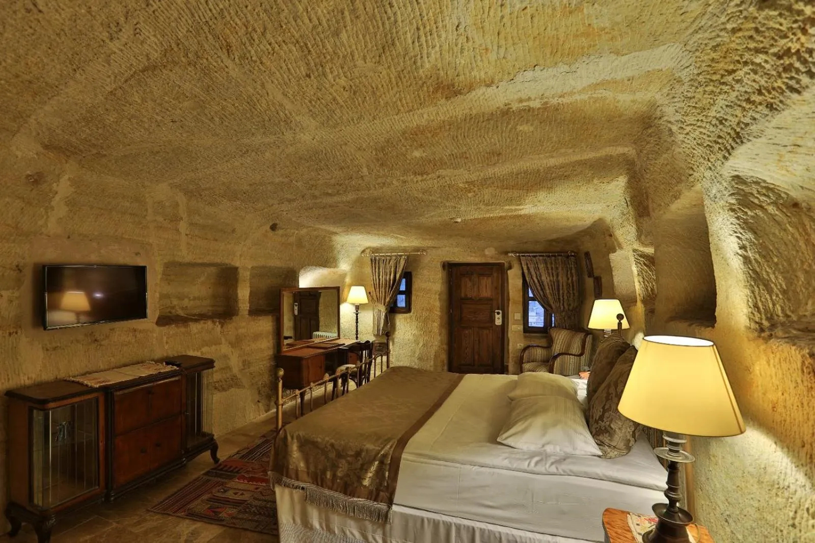 Bed in Yunak Evleri Cappadocia