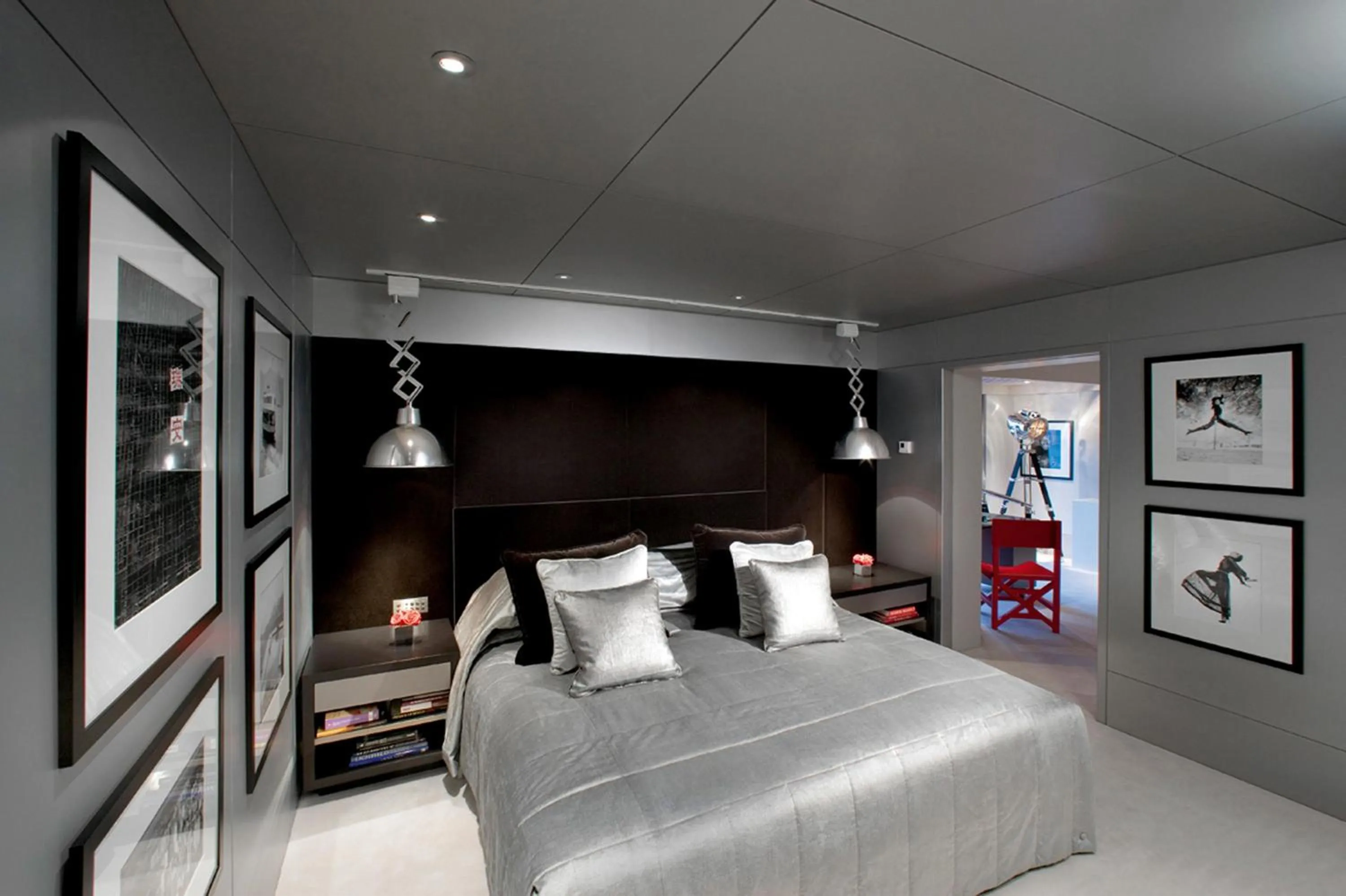 Bedroom, Bed in Mandarin Oriental, Hong Kong