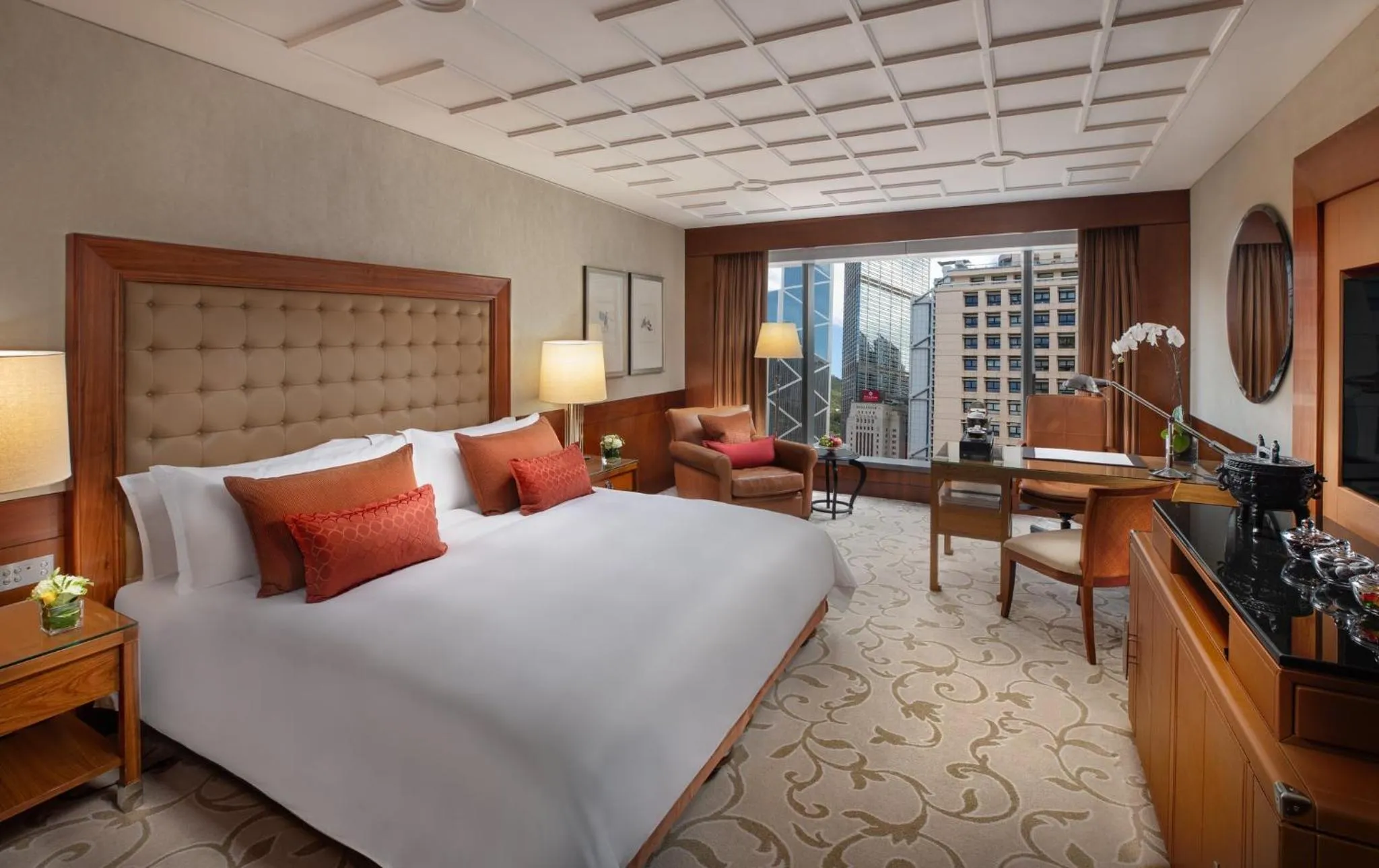Photo of the whole room, Bed in Mandarin Oriental, Hong Kong