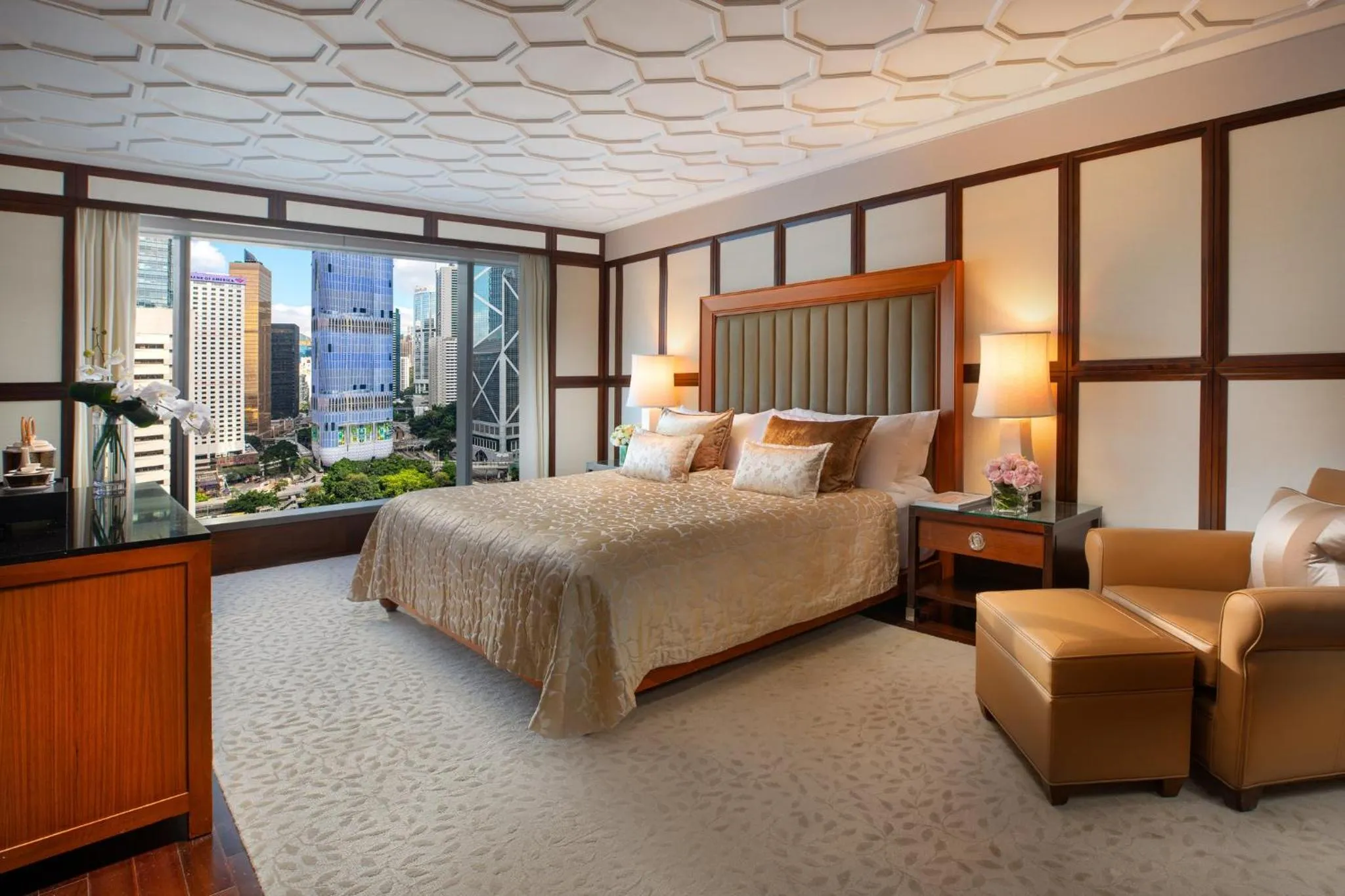 Bedroom, Bed in Mandarin Oriental, Hong Kong