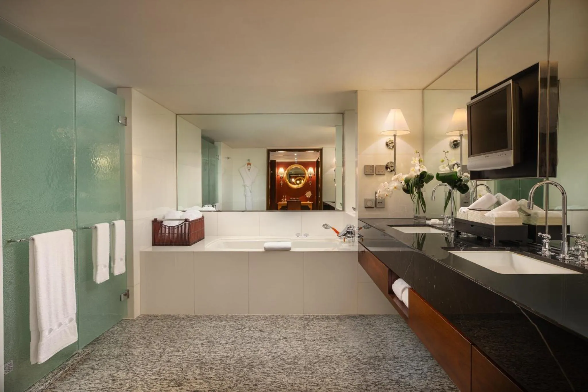 Bedroom, Bed in Mandarin Oriental, Hong Kong