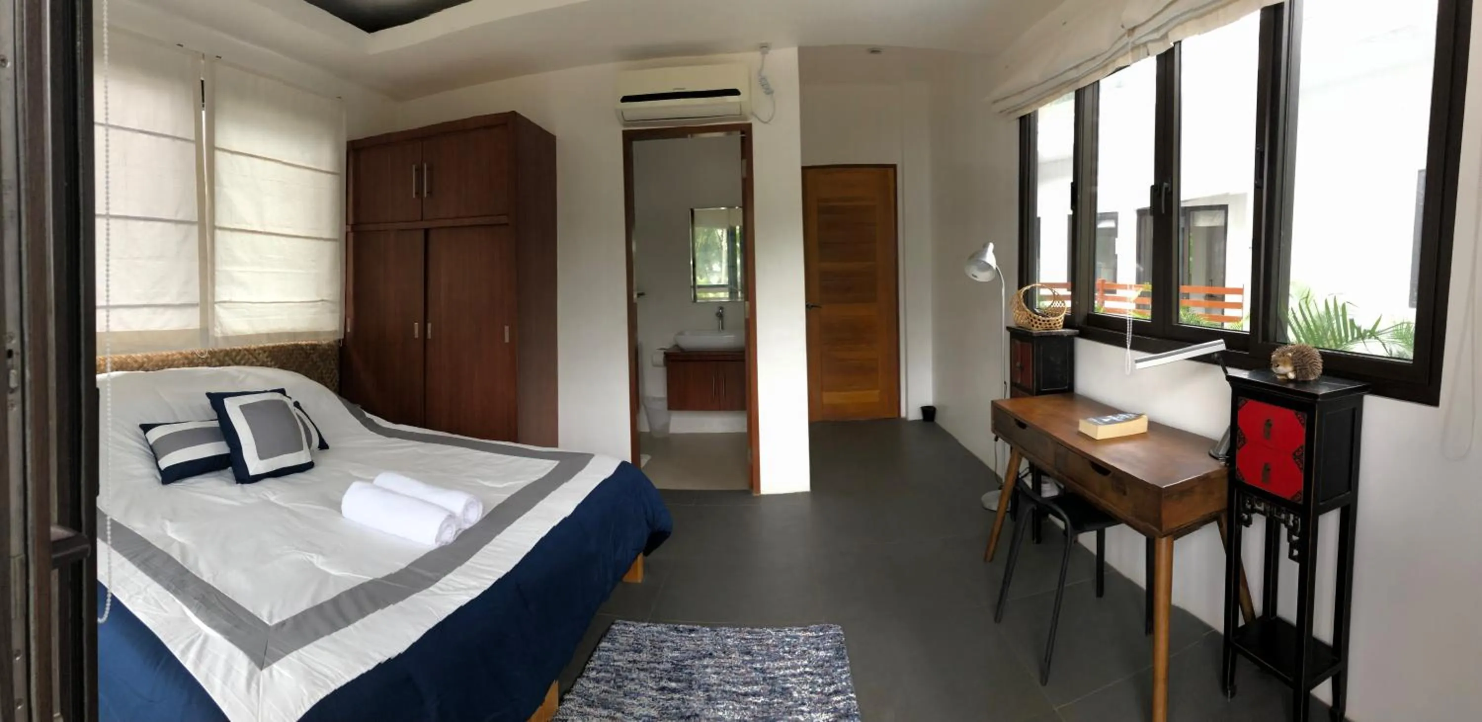 Bedroom, Bed in The Whitehouse by the Sea