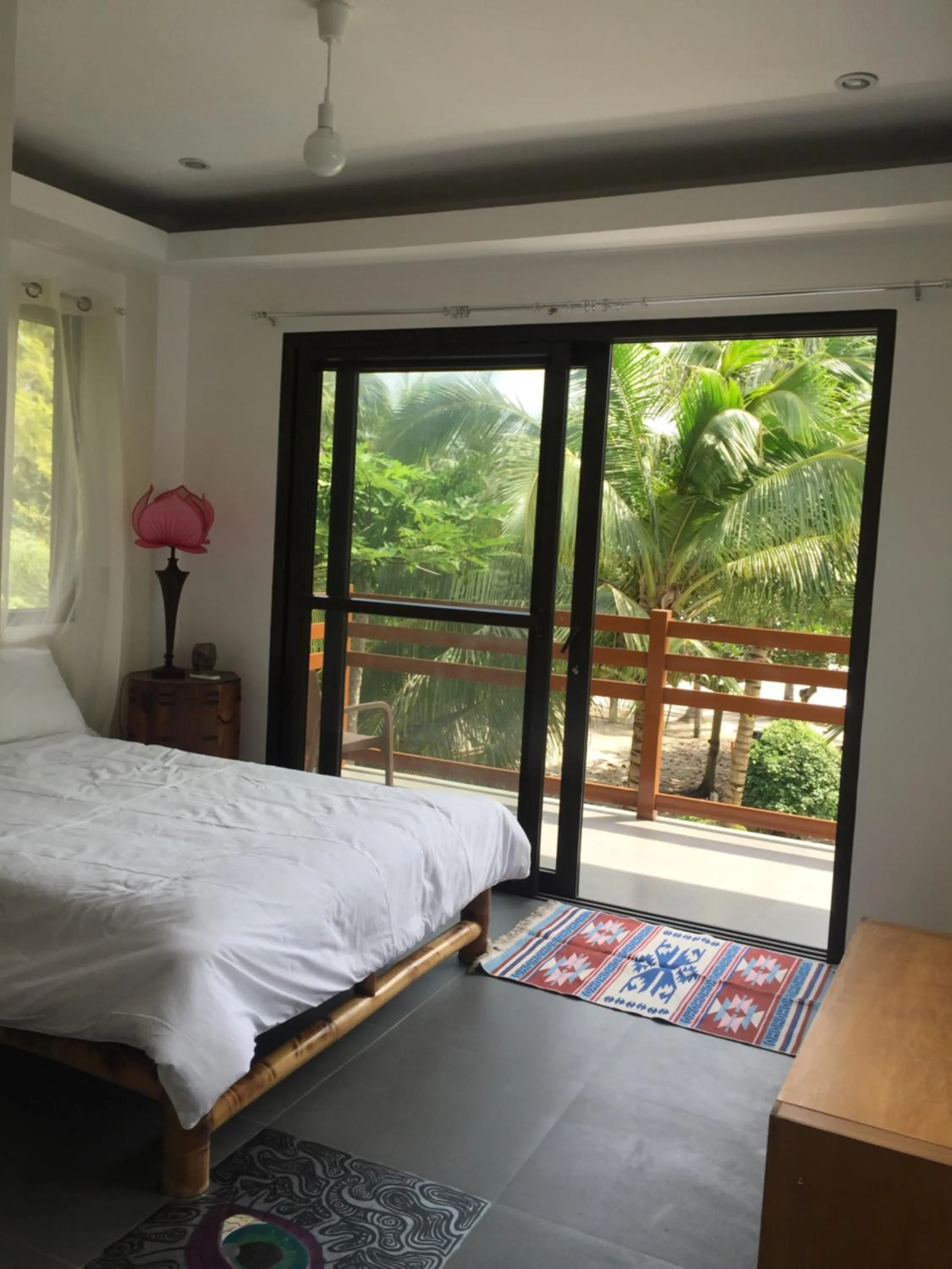 Bedroom, Bed in The Whitehouse by the Sea