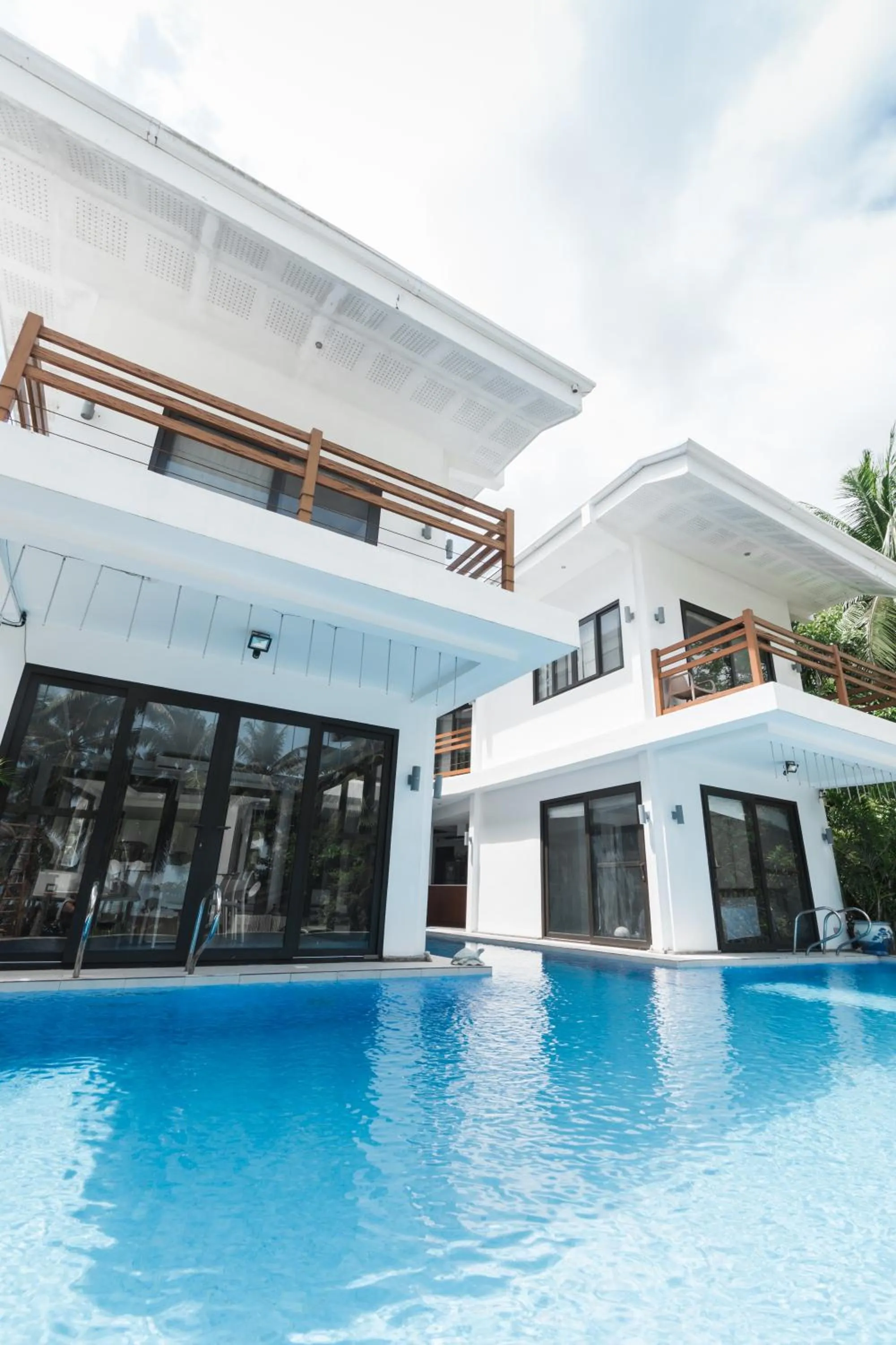 Property building in The Whitehouse by the Sea