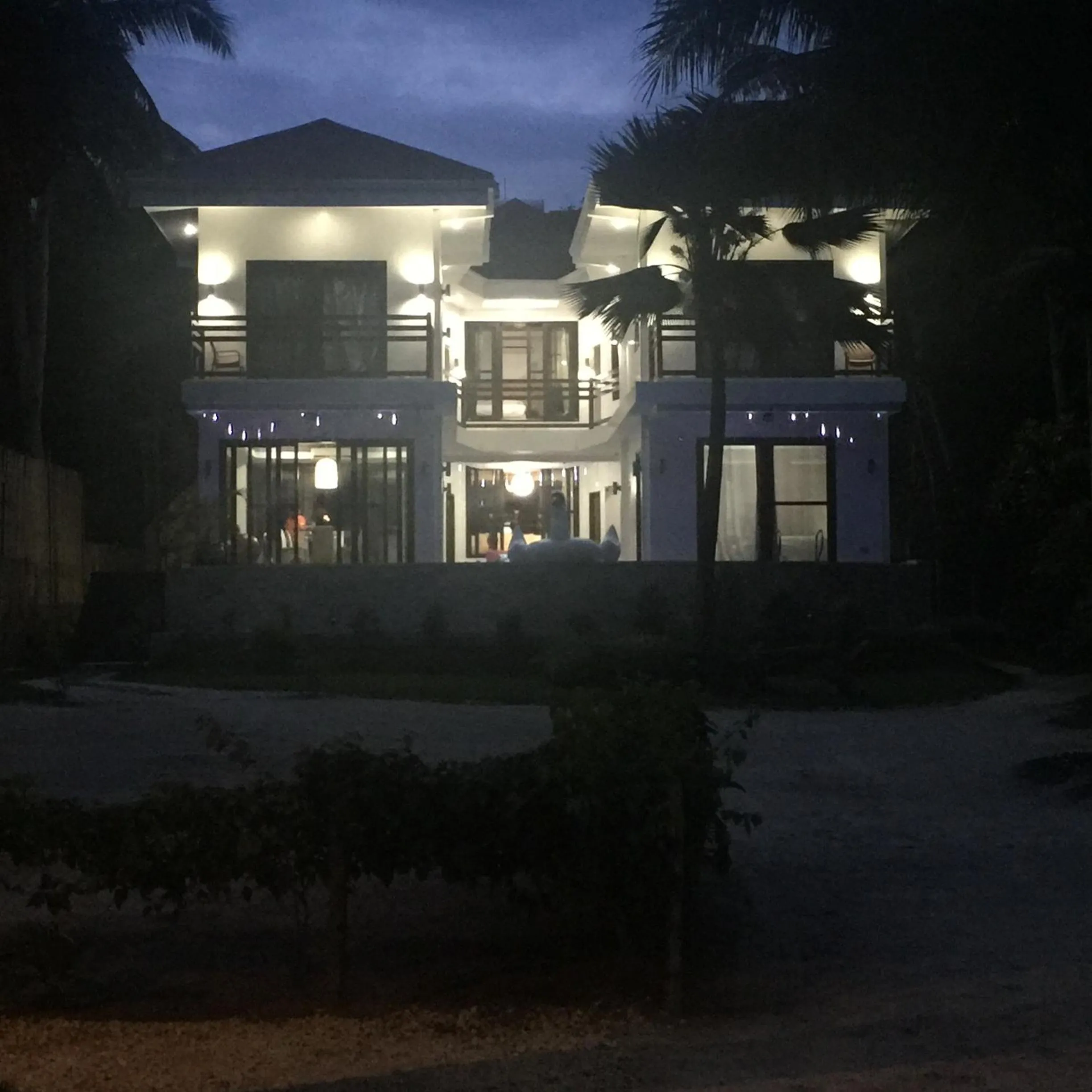 Facade/entrance in The Whitehouse by the Sea