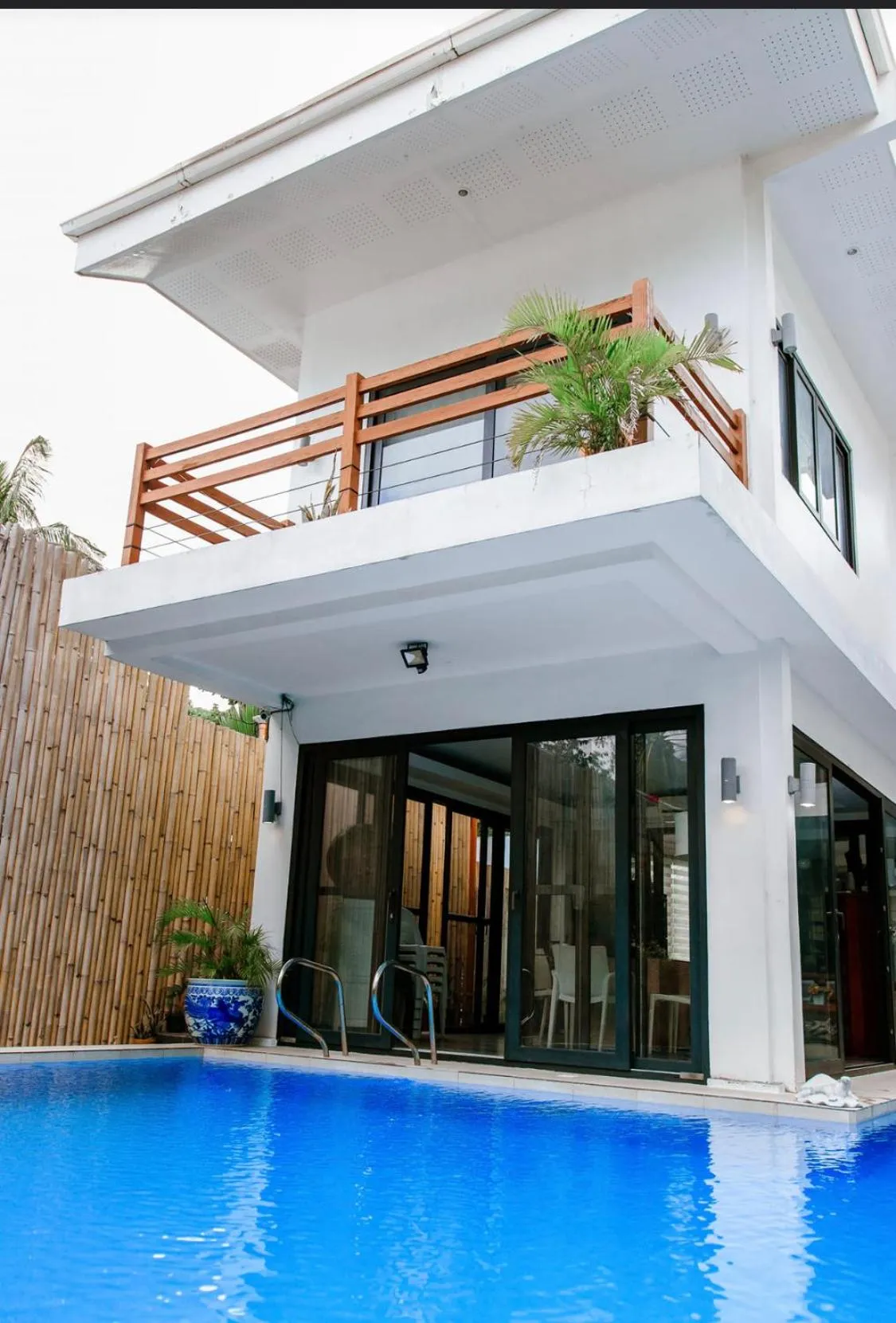 Property building in The Whitehouse by the Sea