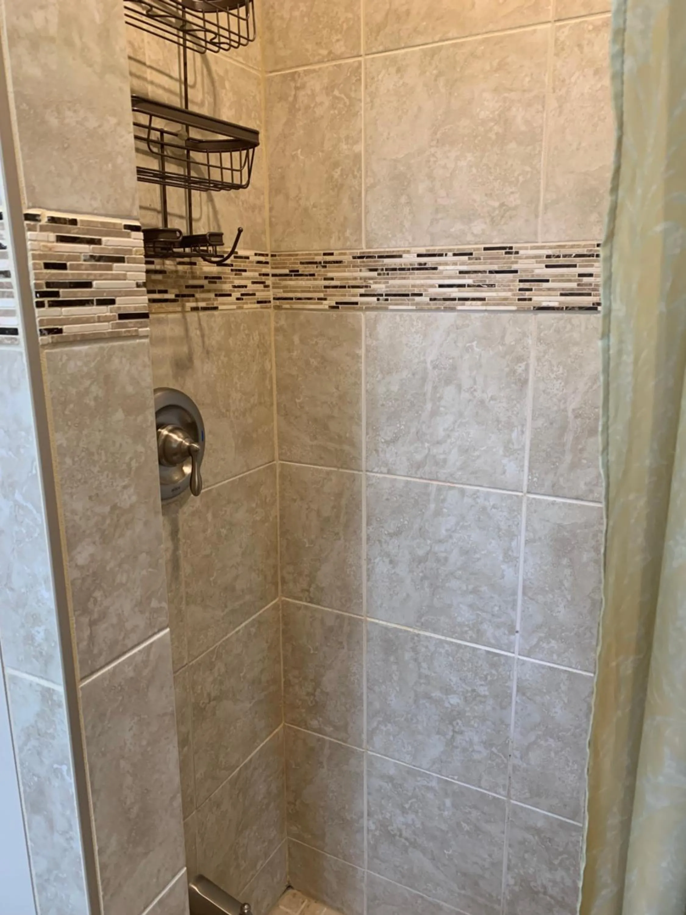 Shower in Green Oaks B&B