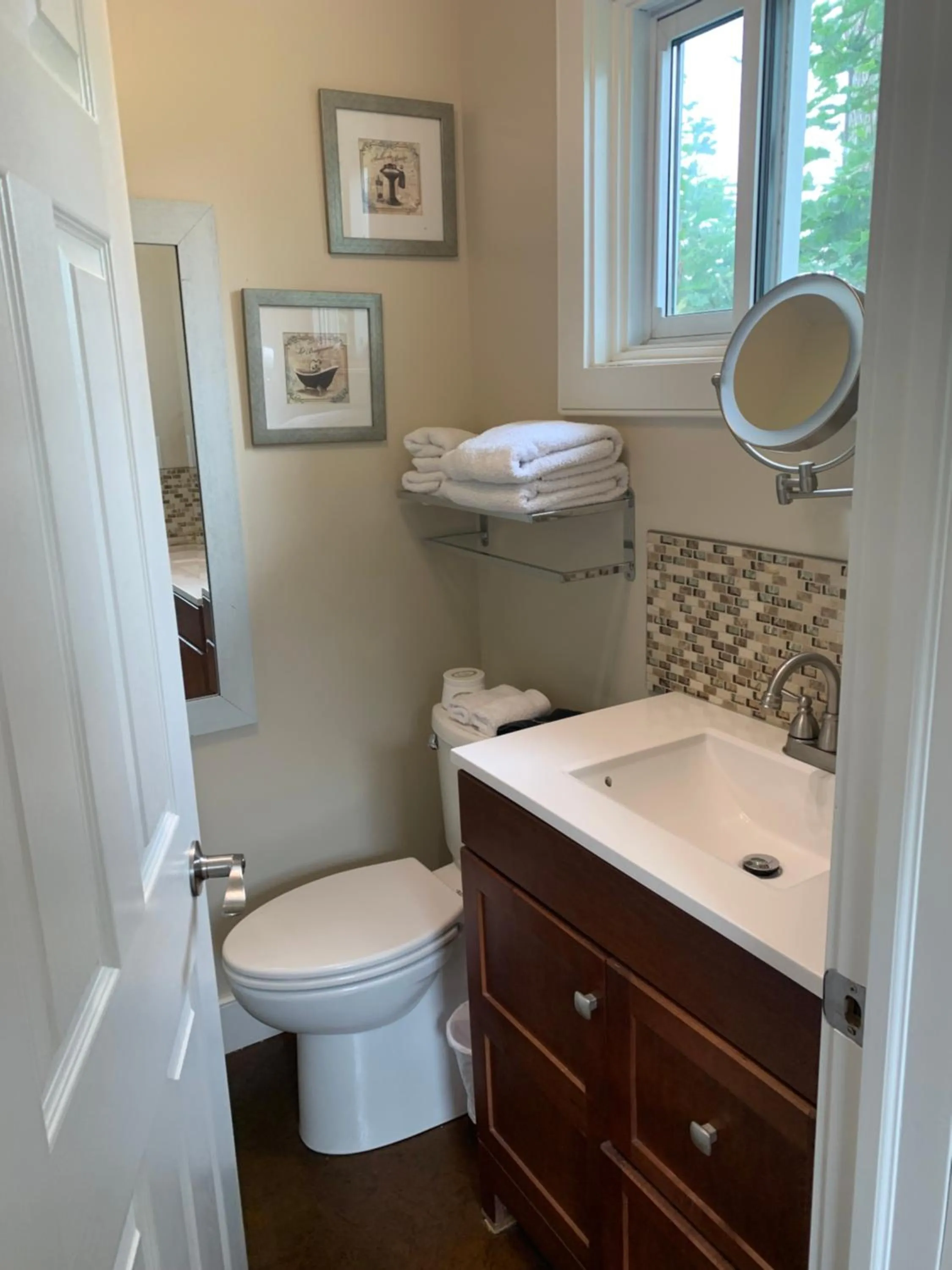 Bathroom in Green Oaks B&B