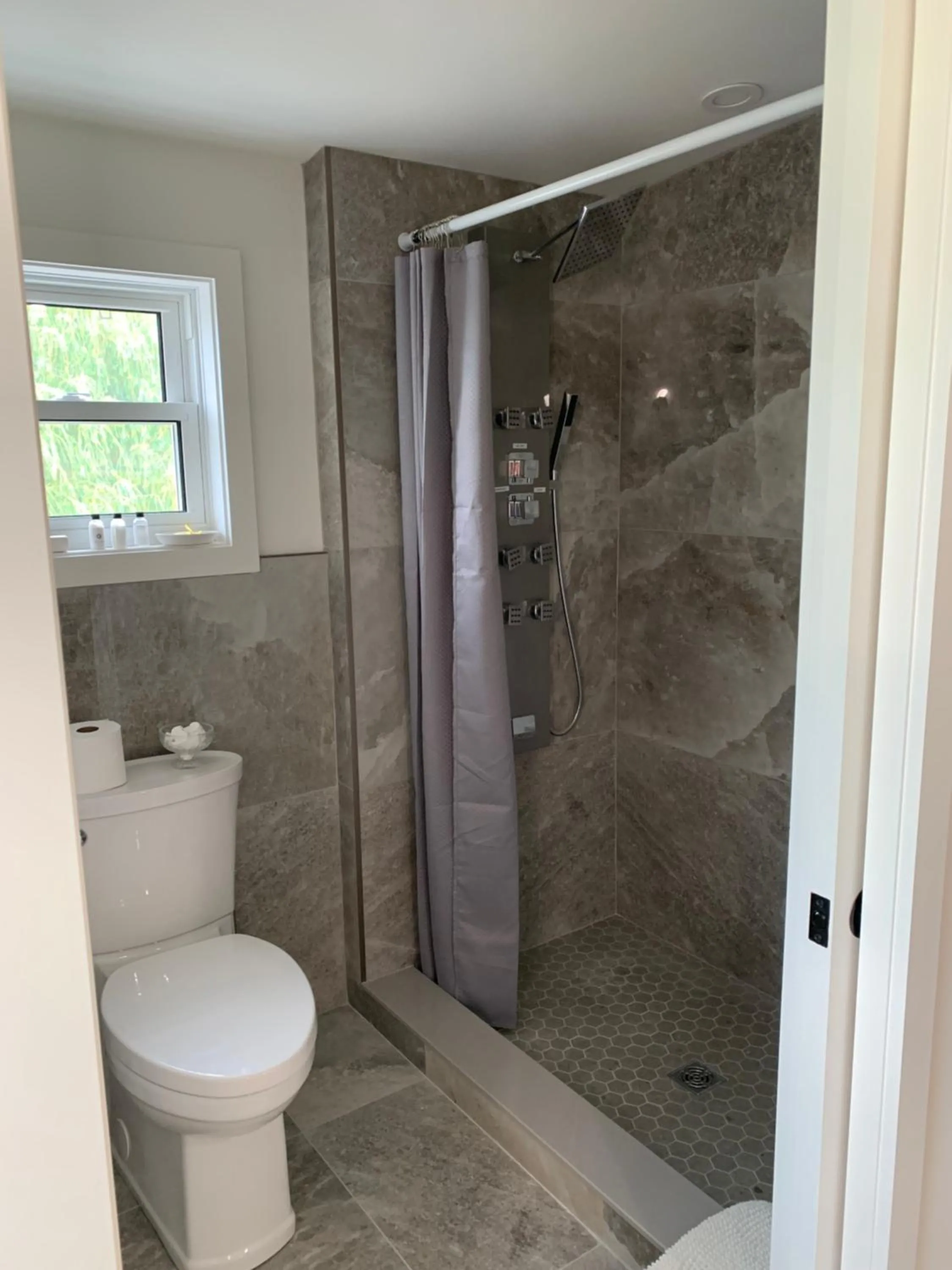 Bathroom in Green Oaks B&B