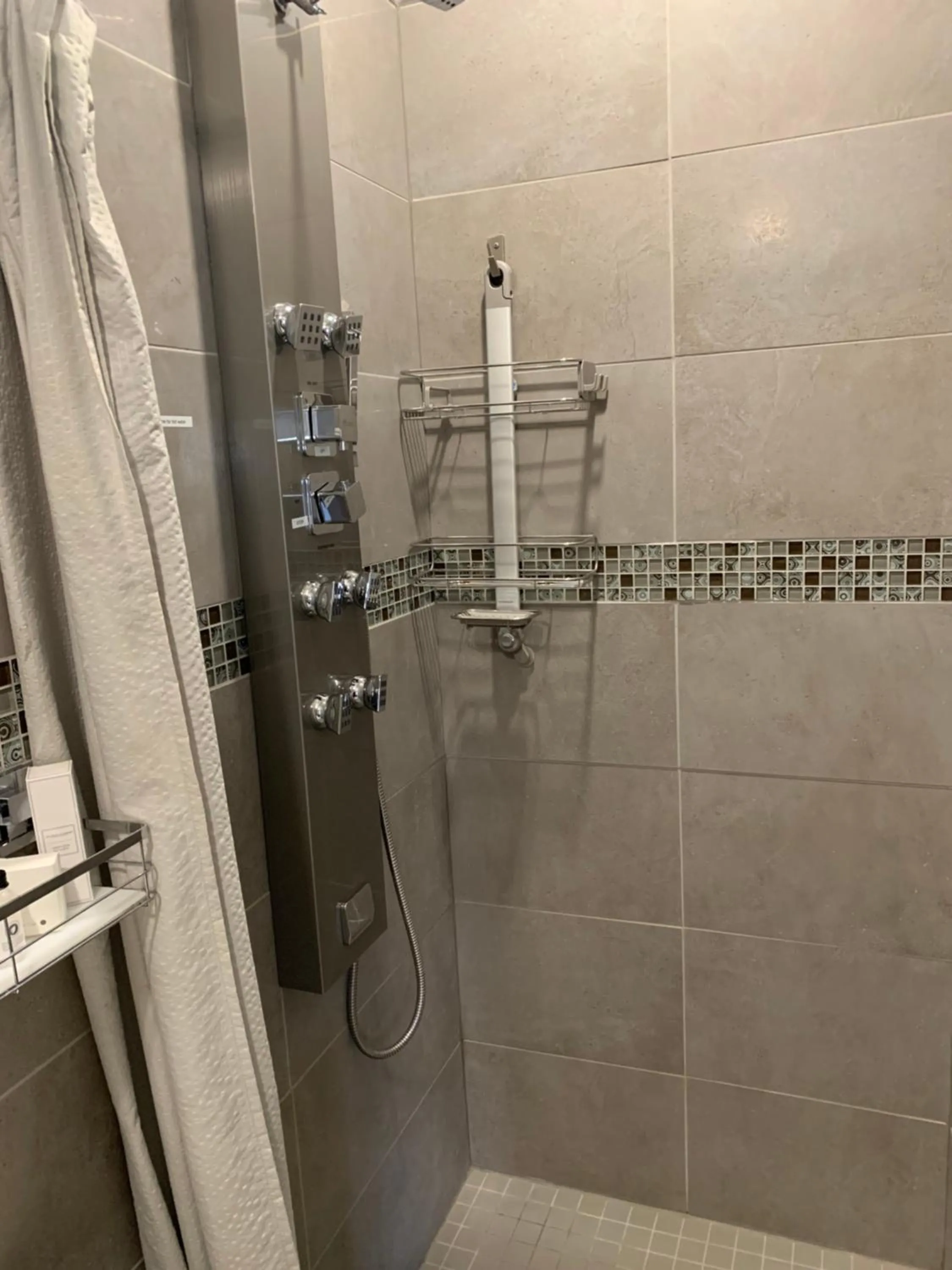 Bathroom in Green Oaks B&B