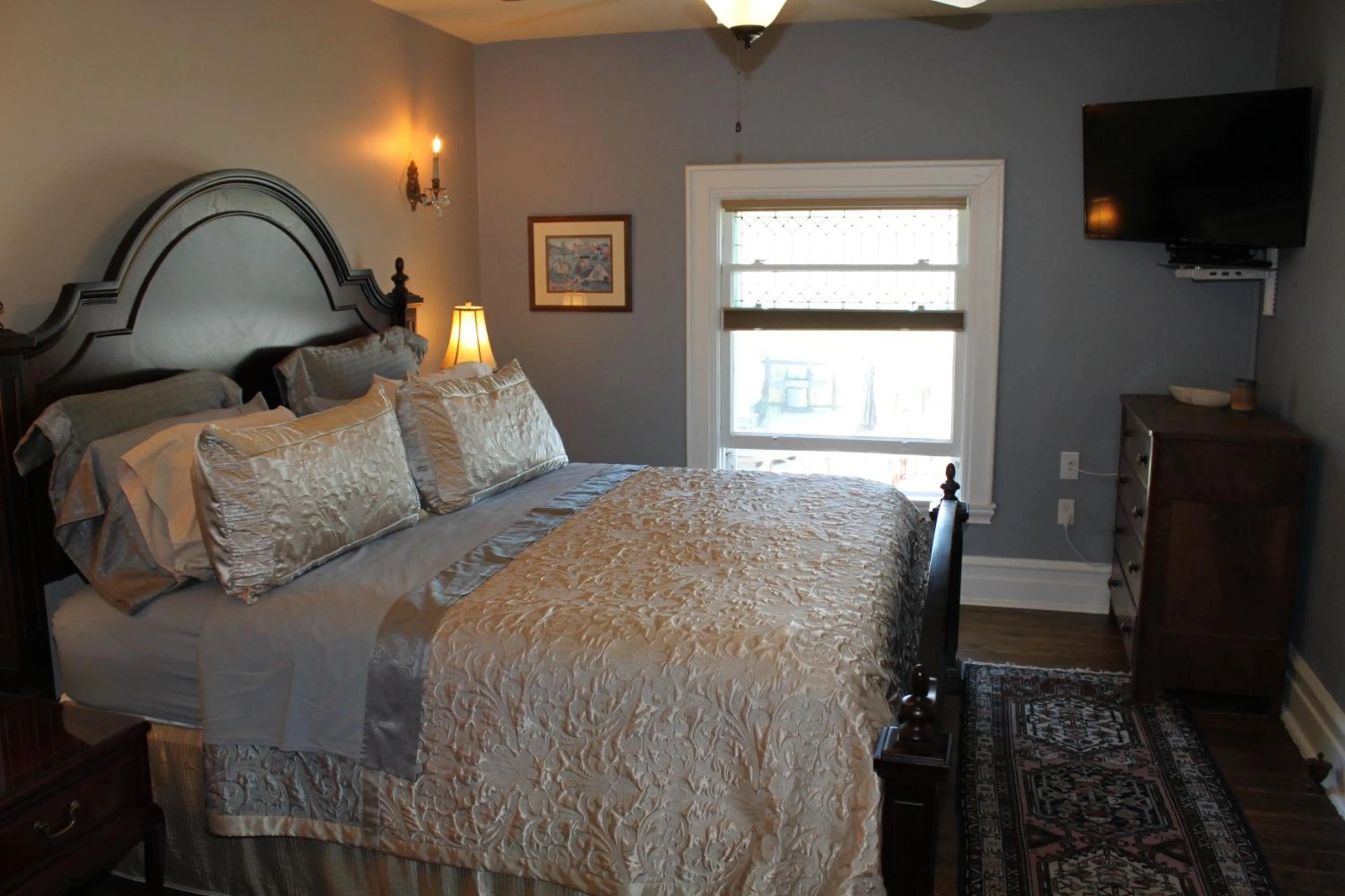 Bed in Green Oaks B&B