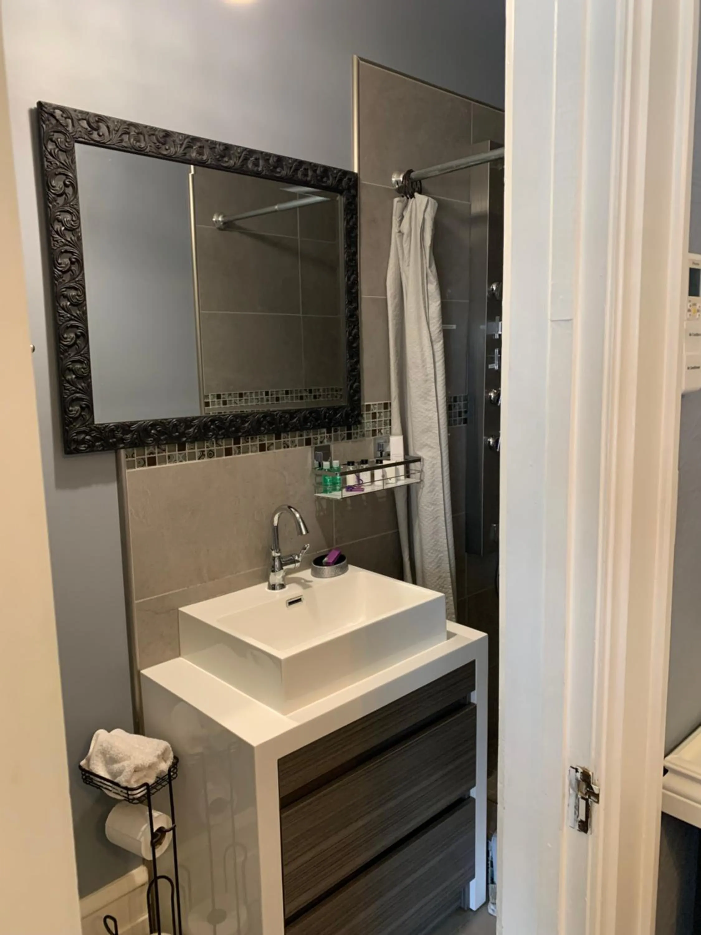 Bathroom in Green Oaks B&B