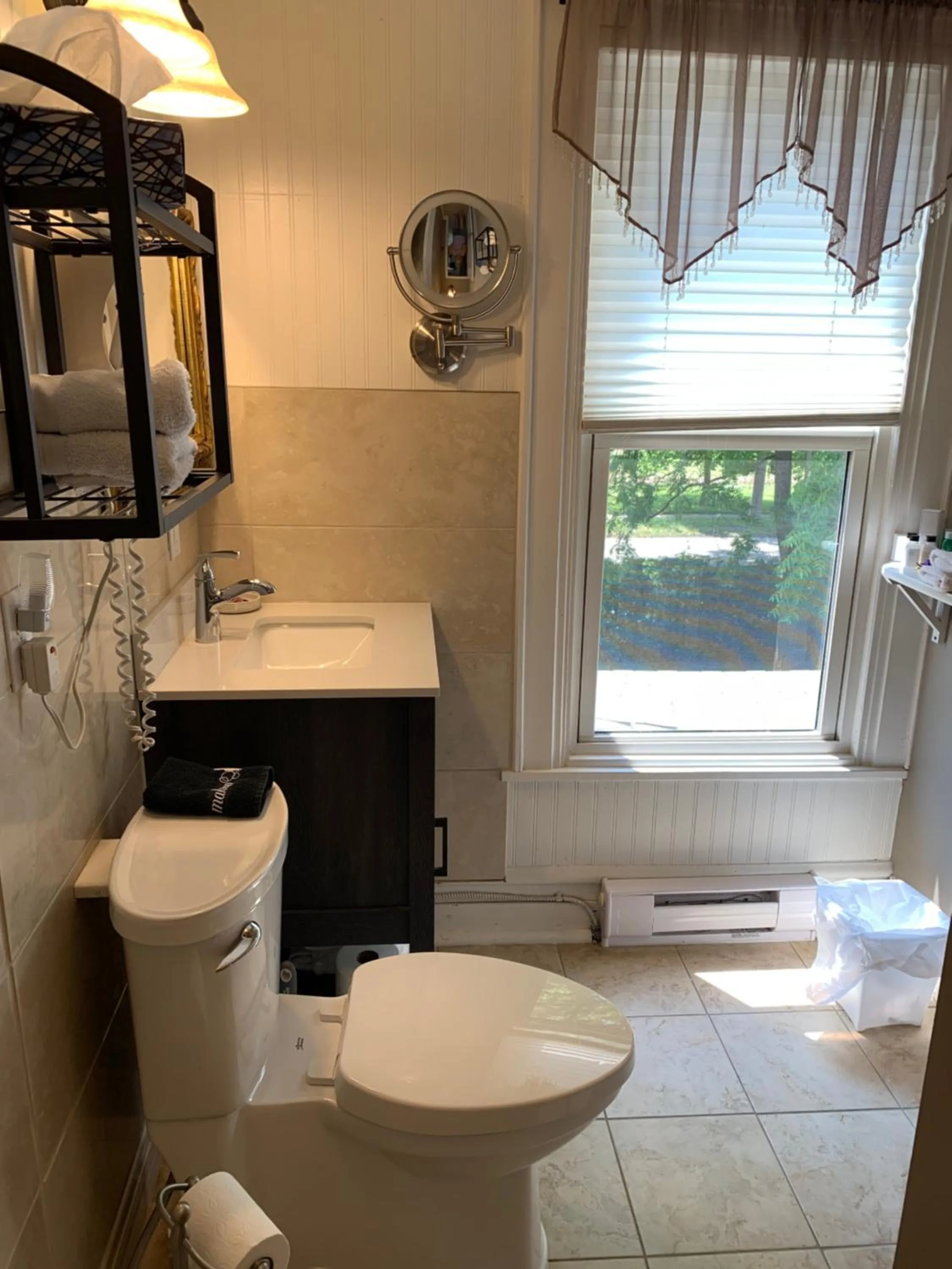 Bathroom in Green Oaks B&B