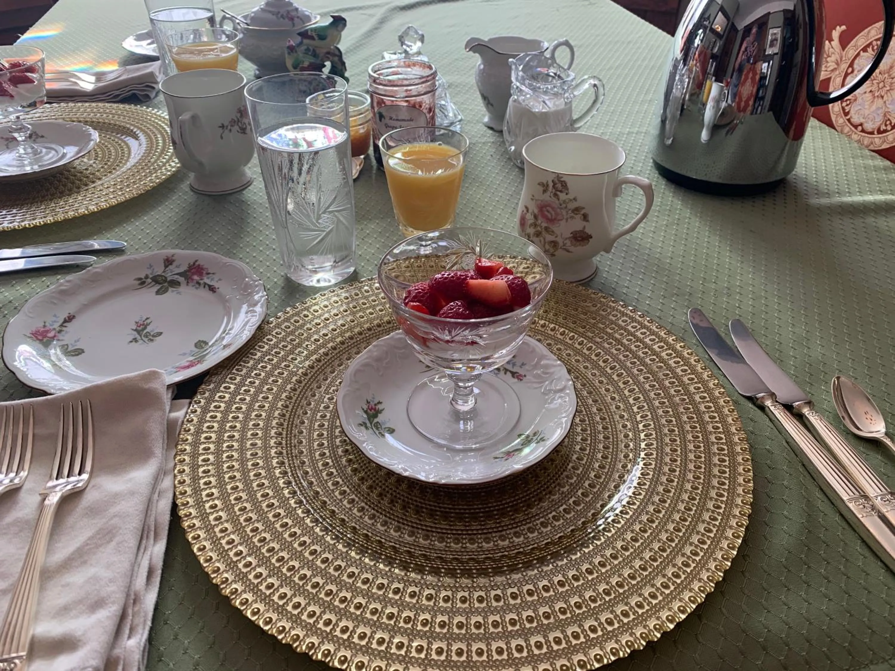 Breakfast in Green Oaks B&B