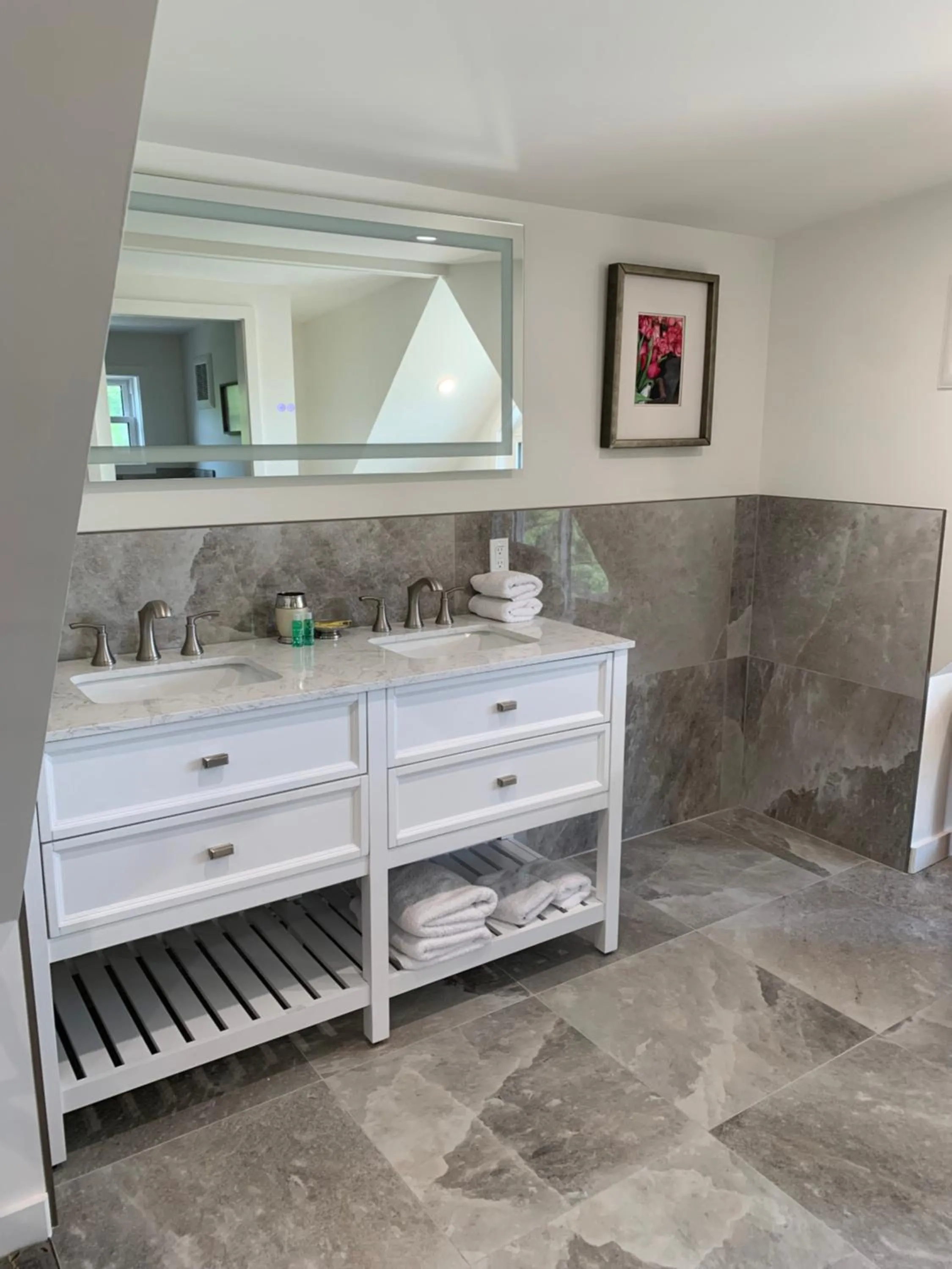 Bathroom in Green Oaks B&B