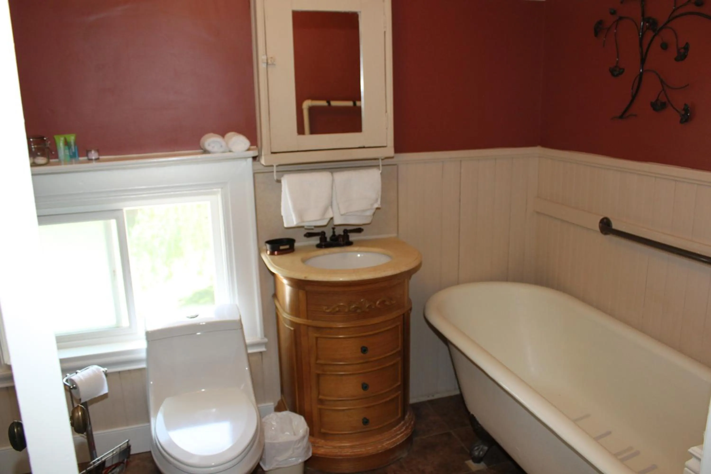 Bathroom in Green Oaks B&B
