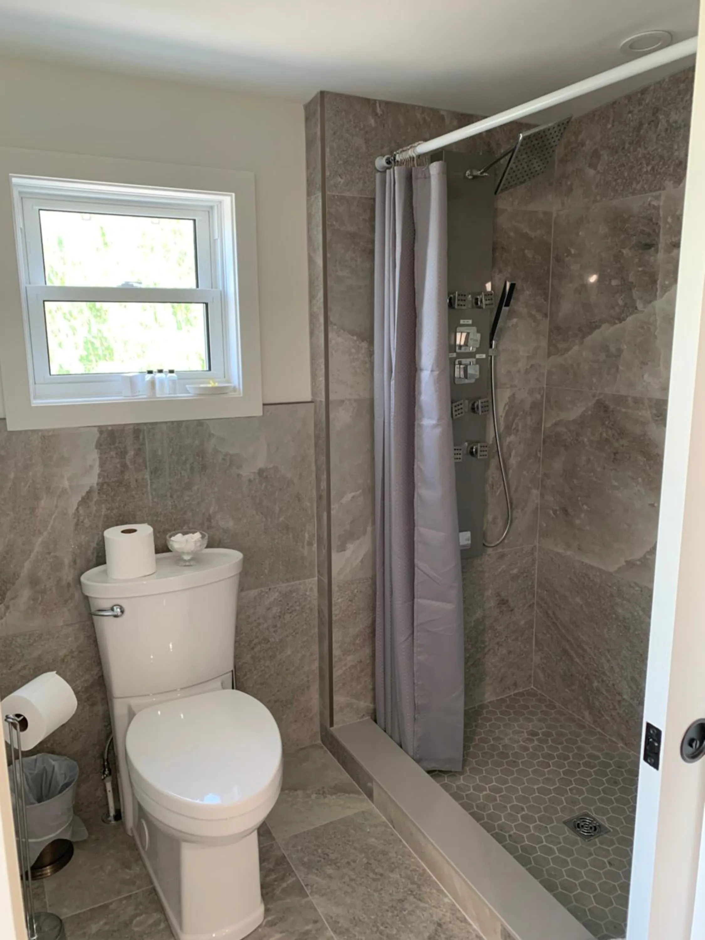 Bathroom in Green Oaks B&B
