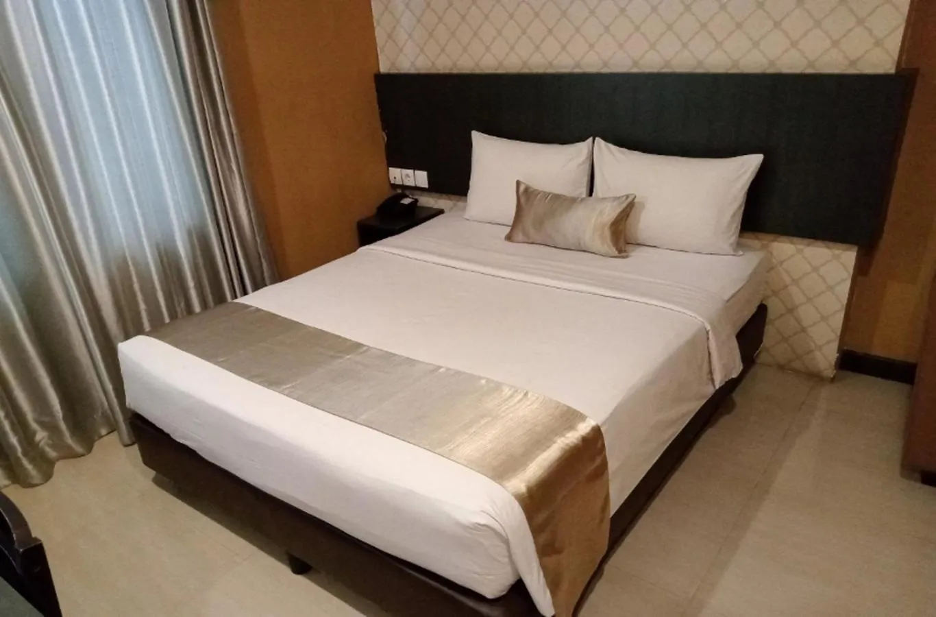 Bed in CREW EXPRESS Hotel