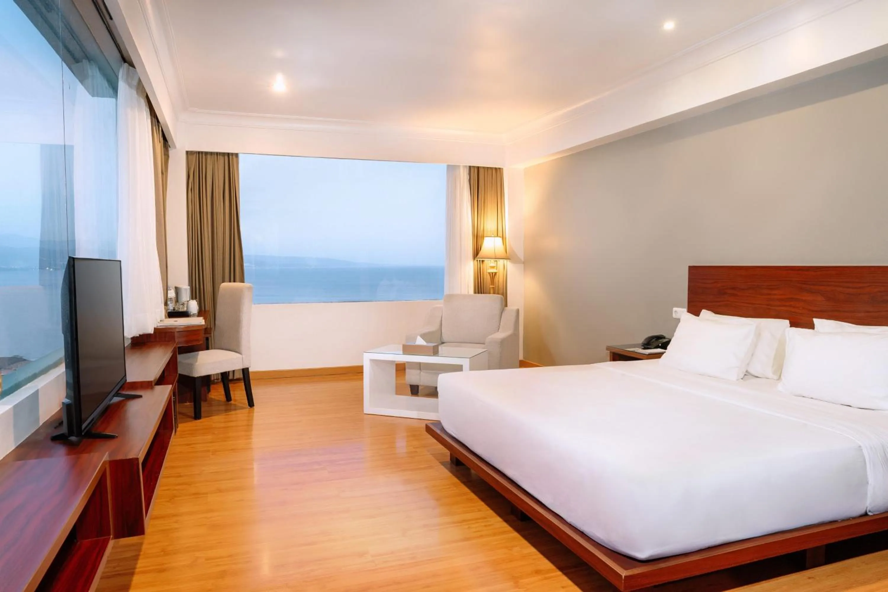 Bedroom, Bed in Hotel Santika Luwuk - Sulawesi Tengah