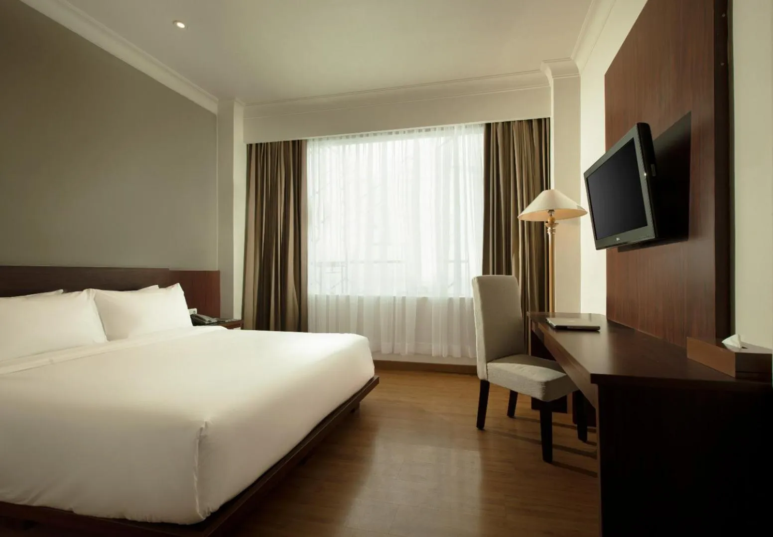 Restaurant/places to eat, Bed in Hotel Santika Luwuk - Sulawesi Tengah