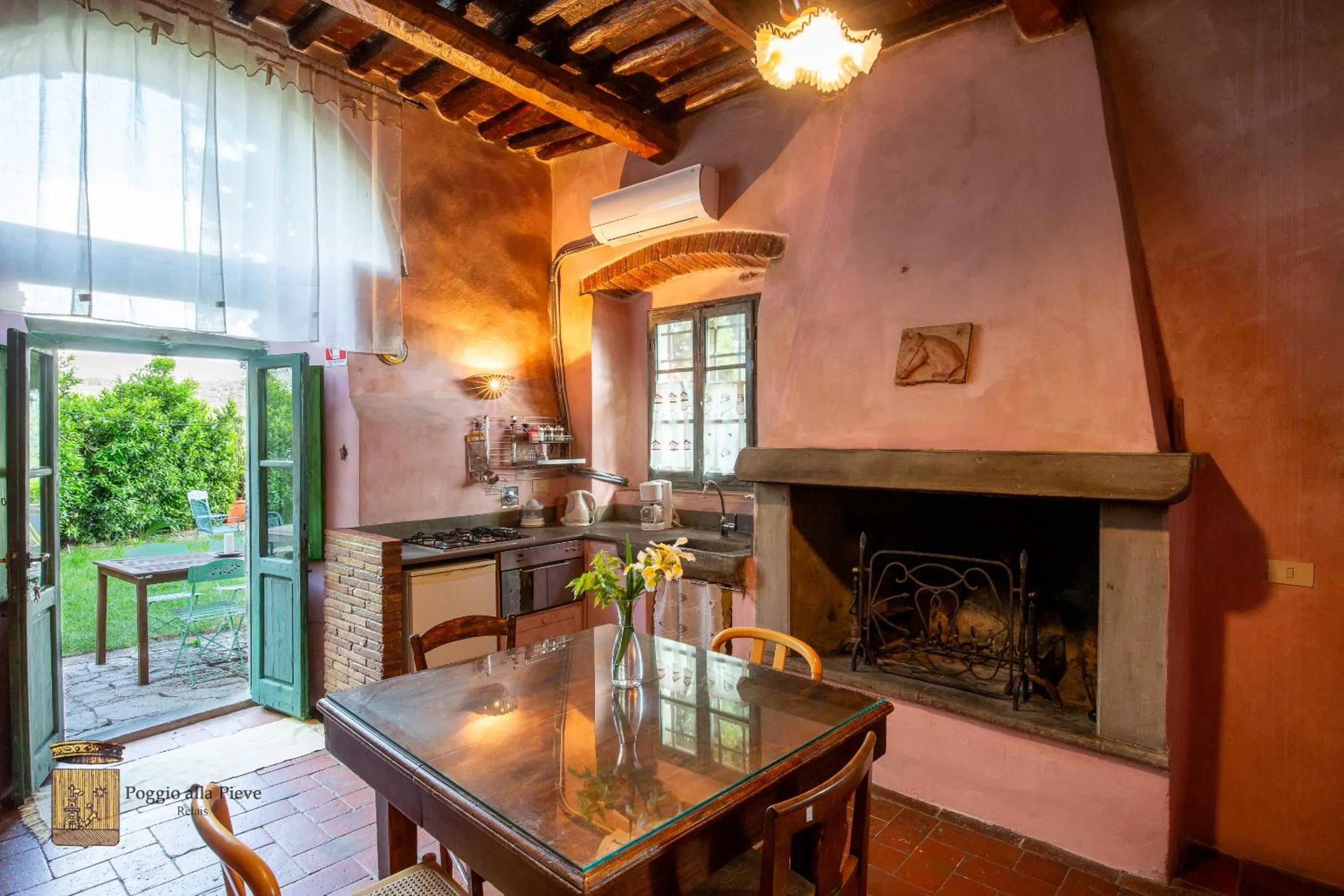 Borgo Medievale di Poggio Alla Pieve Relais, Food & Art
