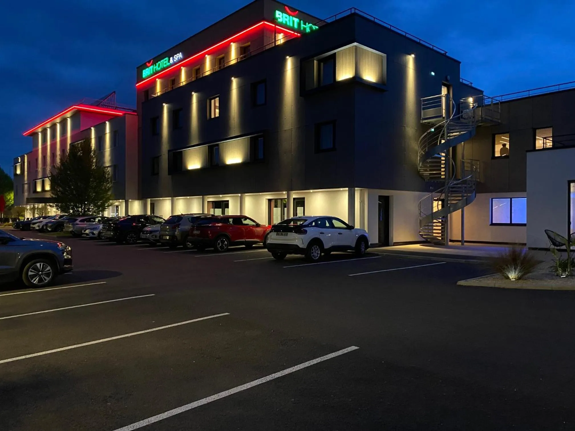 Property building in Brit Hotel Piscine & Spa - Fougères