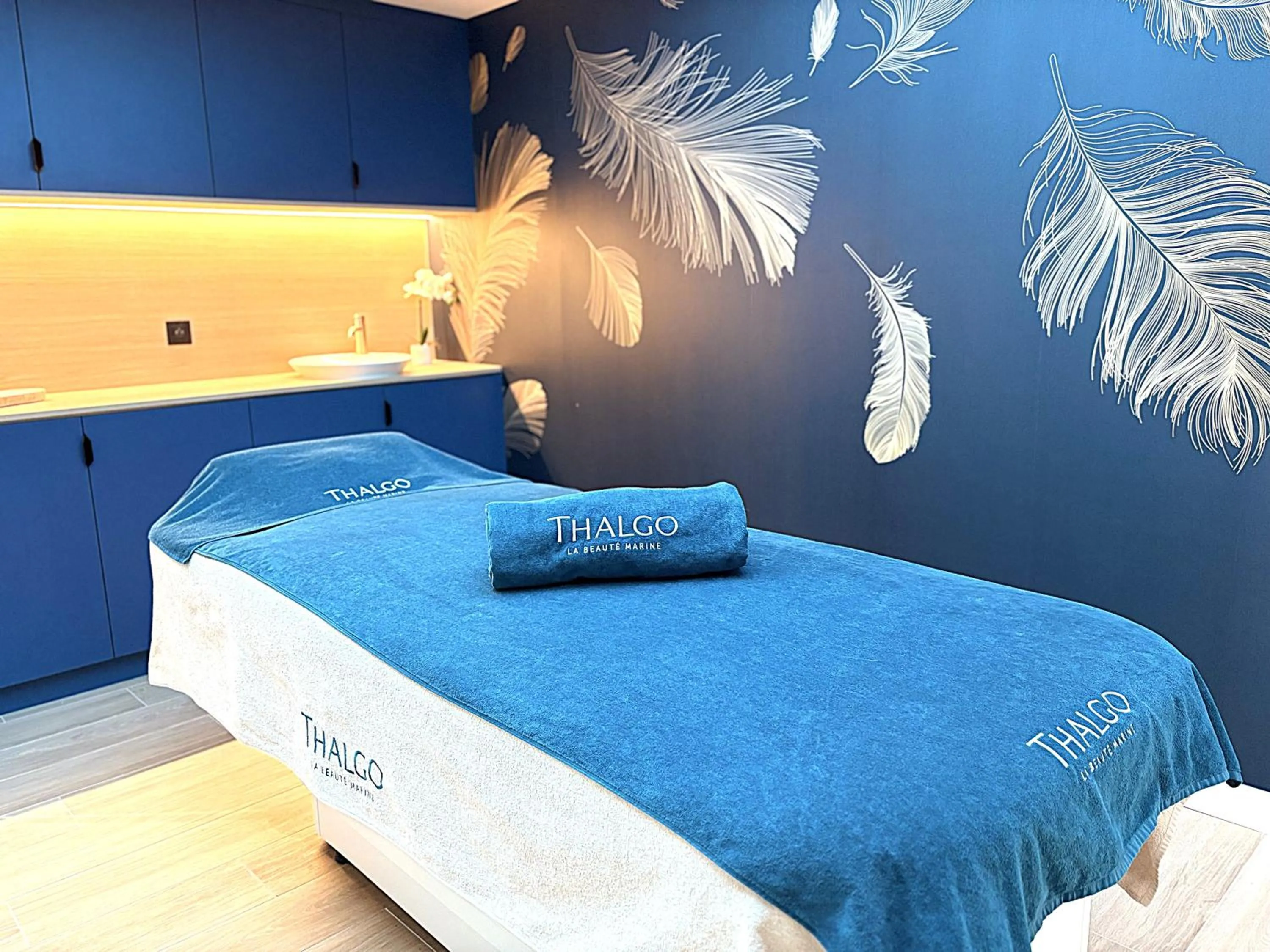 Massage, Bed in Brit Hotel Piscine & Spa - Fougères