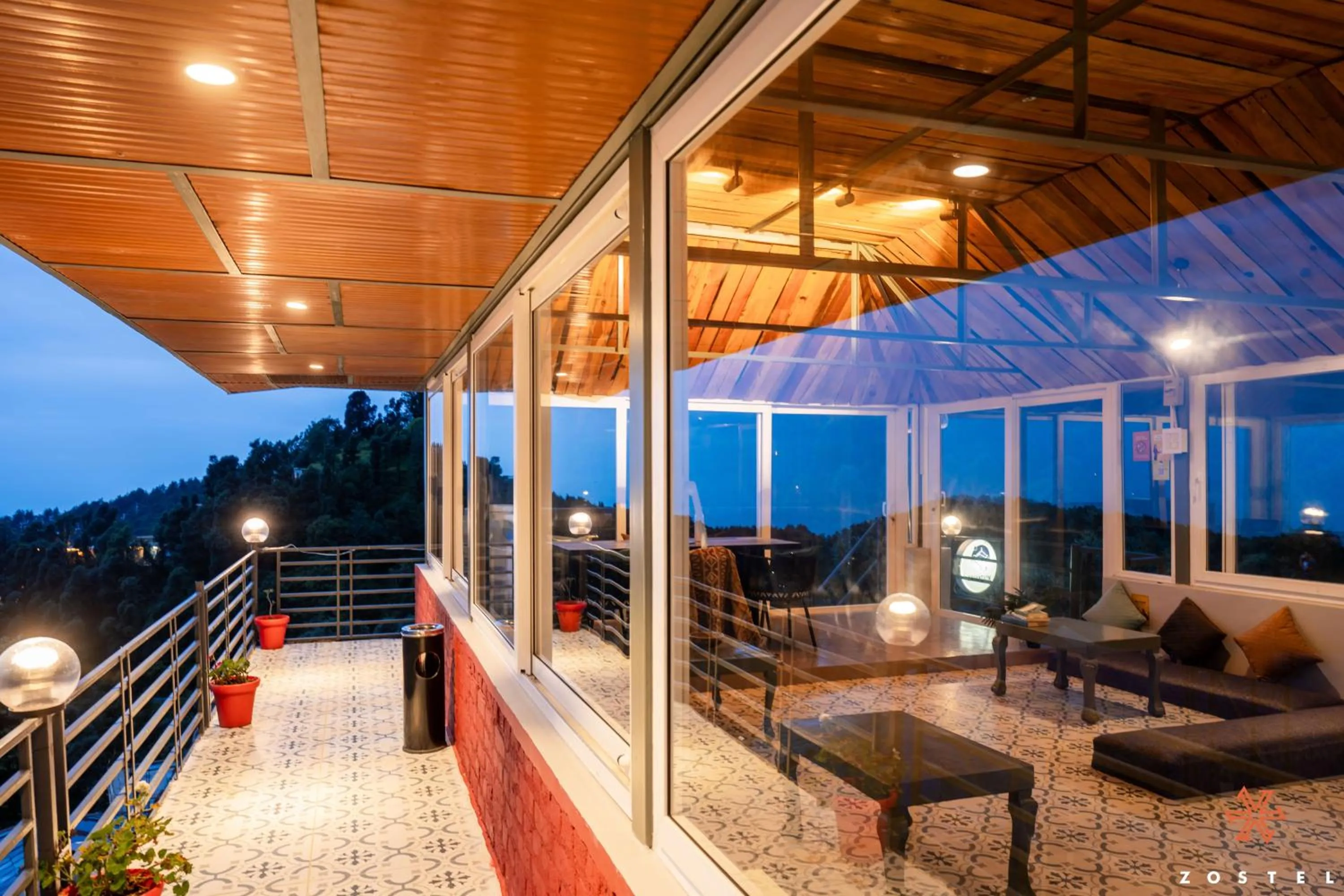 Balcony/Terrace in Zostel Dharamkot