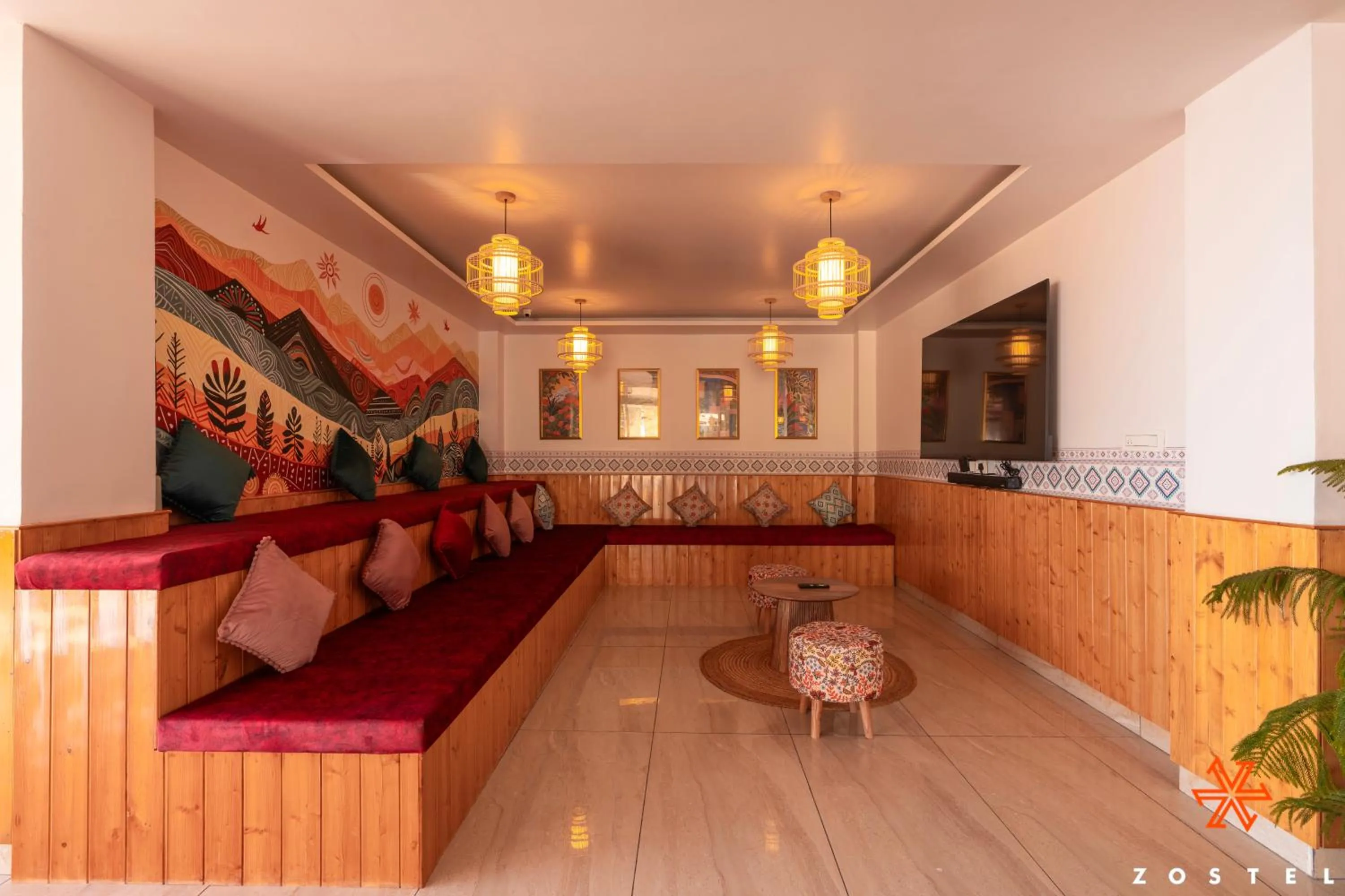 Living room in Zostel Dharamkot