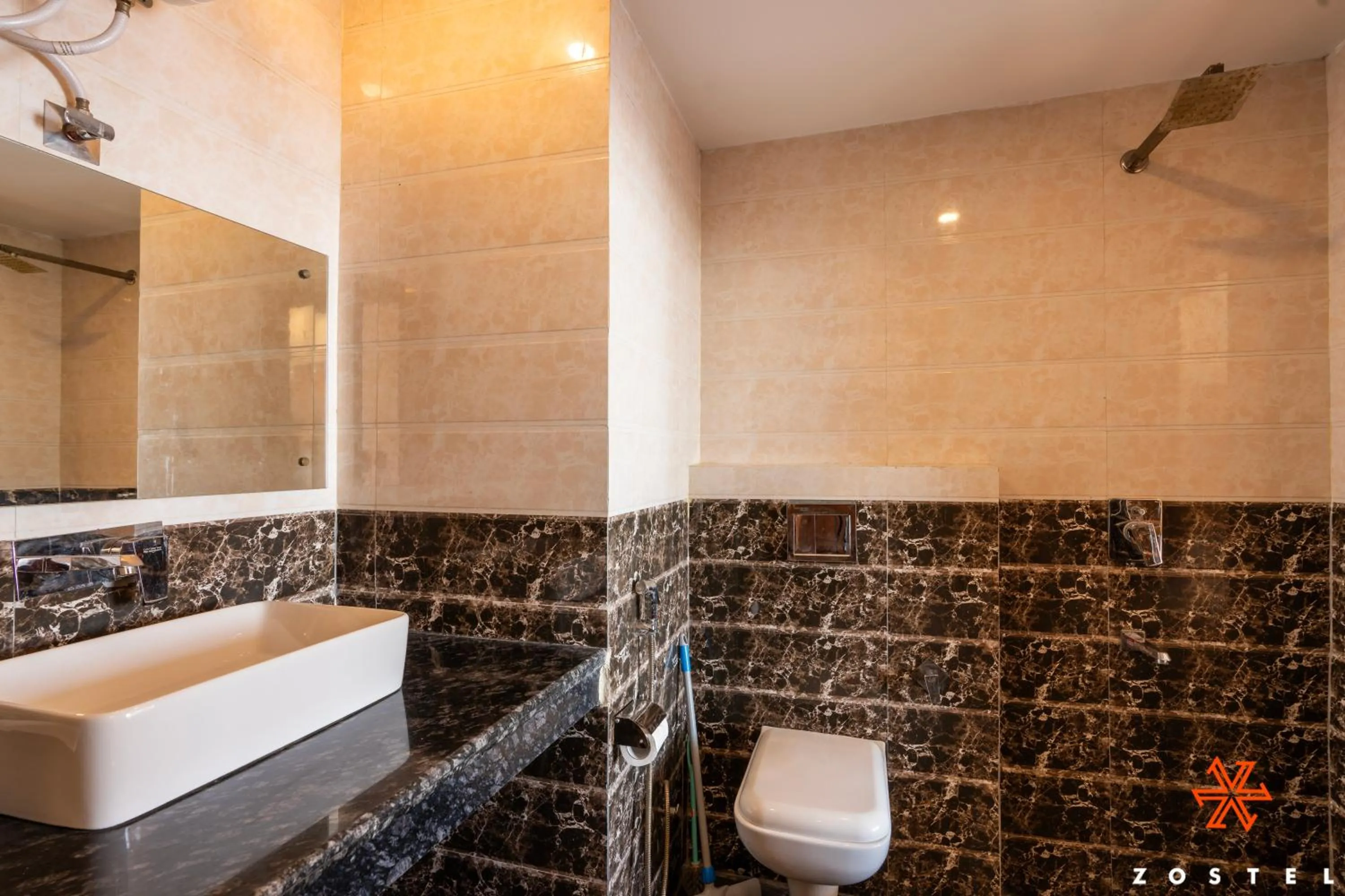 Shower in Zostel Dharamkot