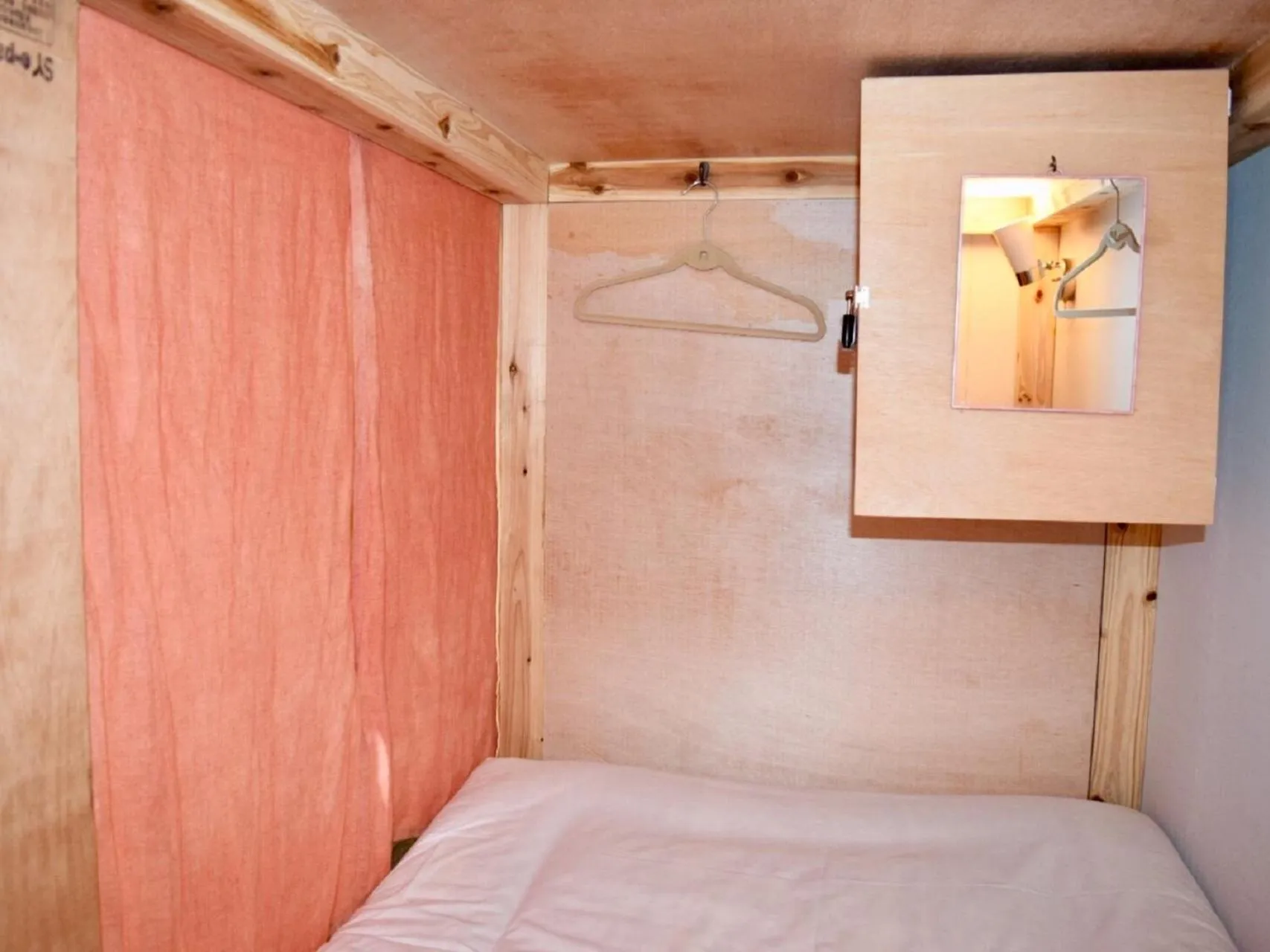 Bed in Hiroshima Hostel EN