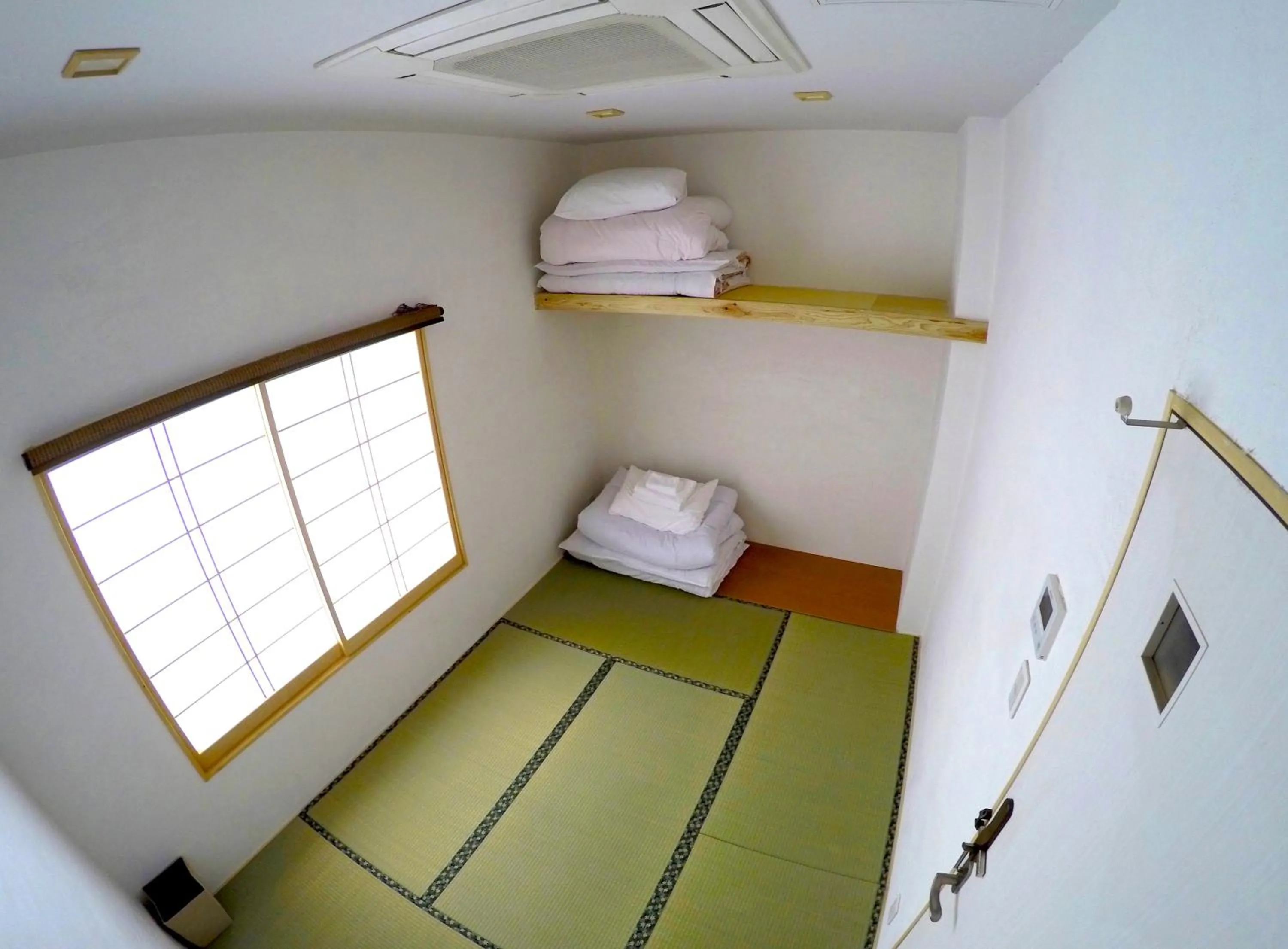 Bed in Hiroshima Hostel EN