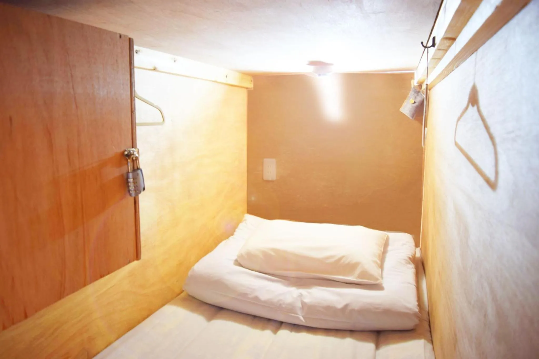 Bed in Hiroshima Hostel EN