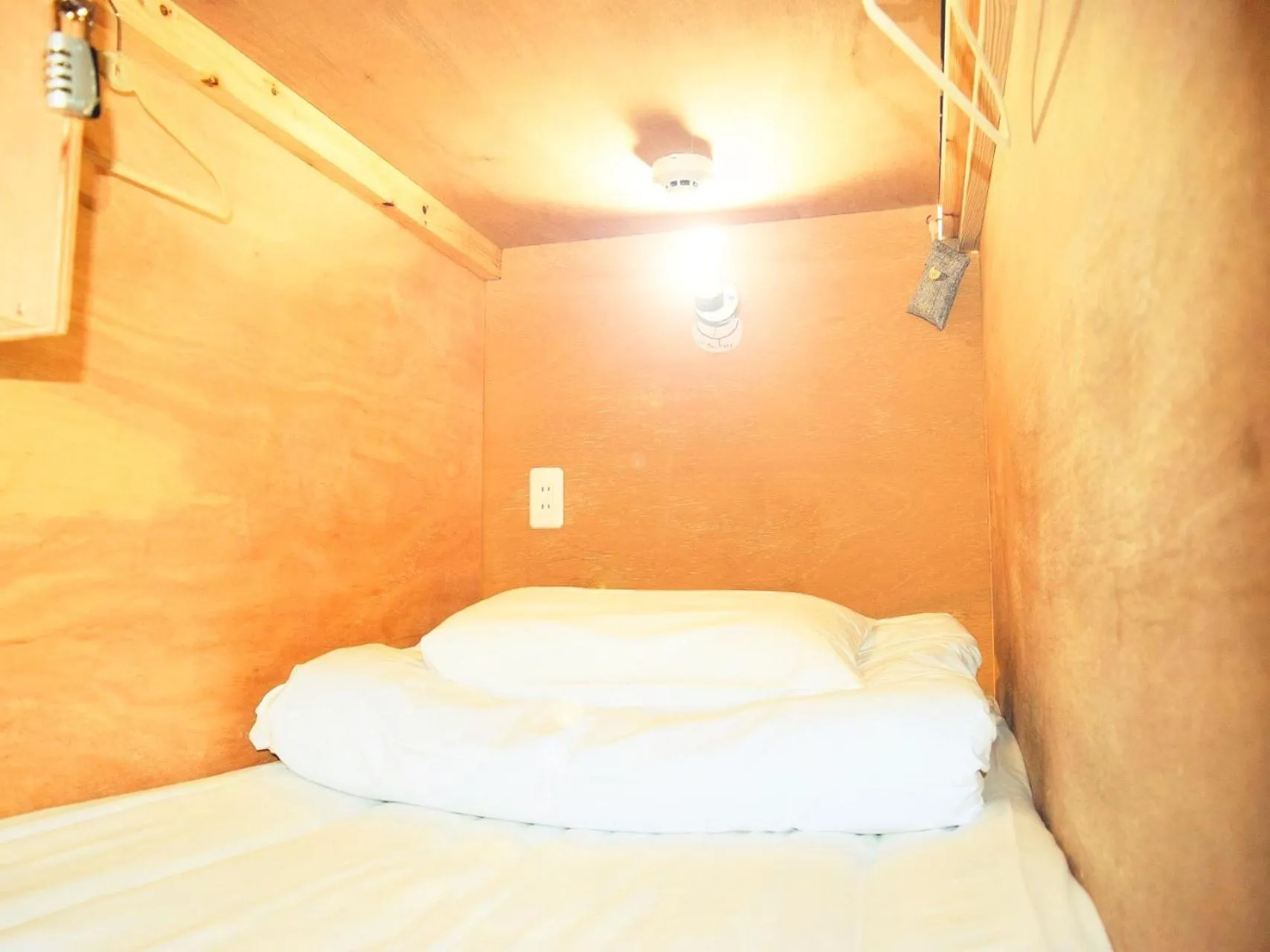 Bed in Hiroshima Hostel EN