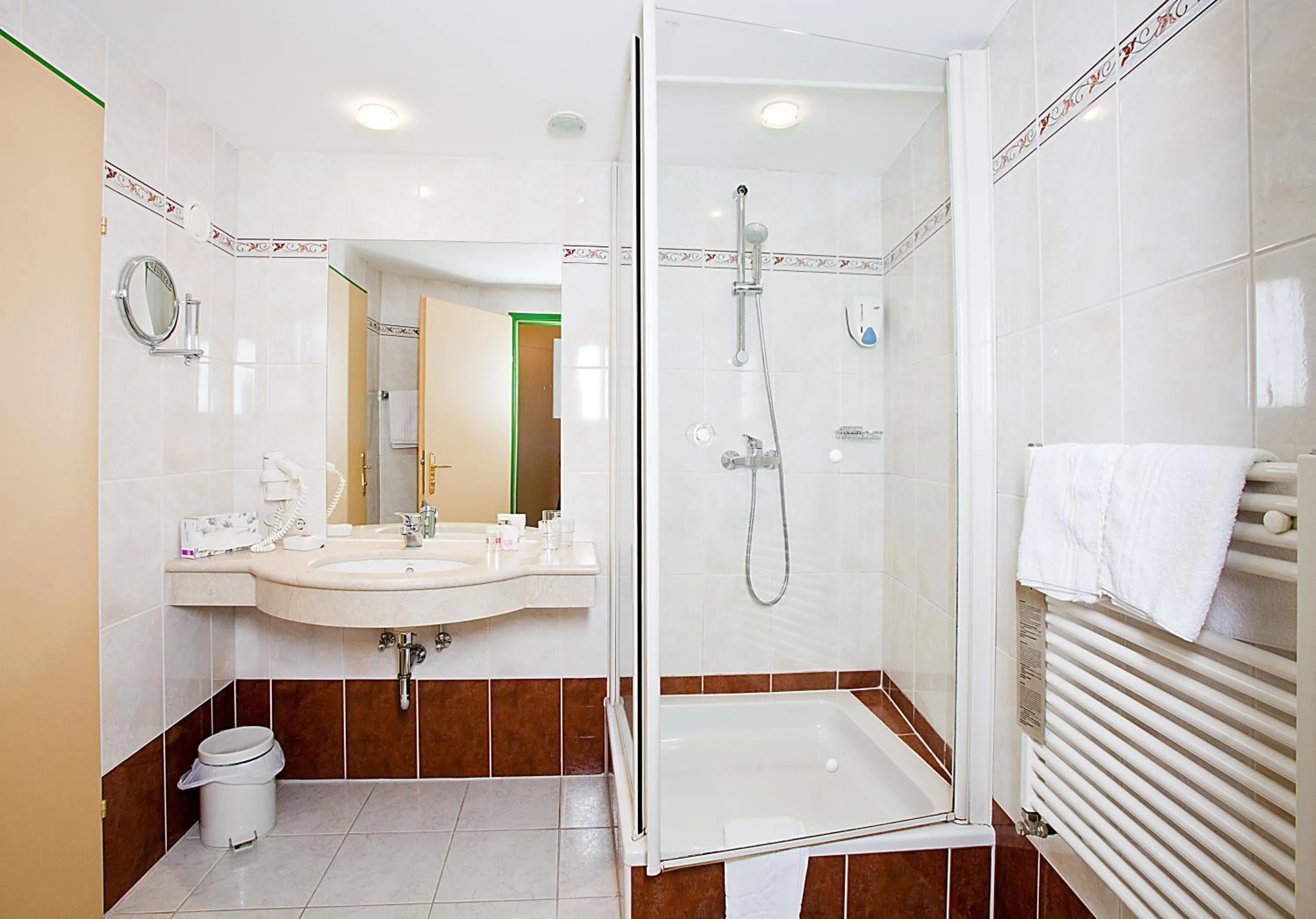 Shower in Hotel Hubertus