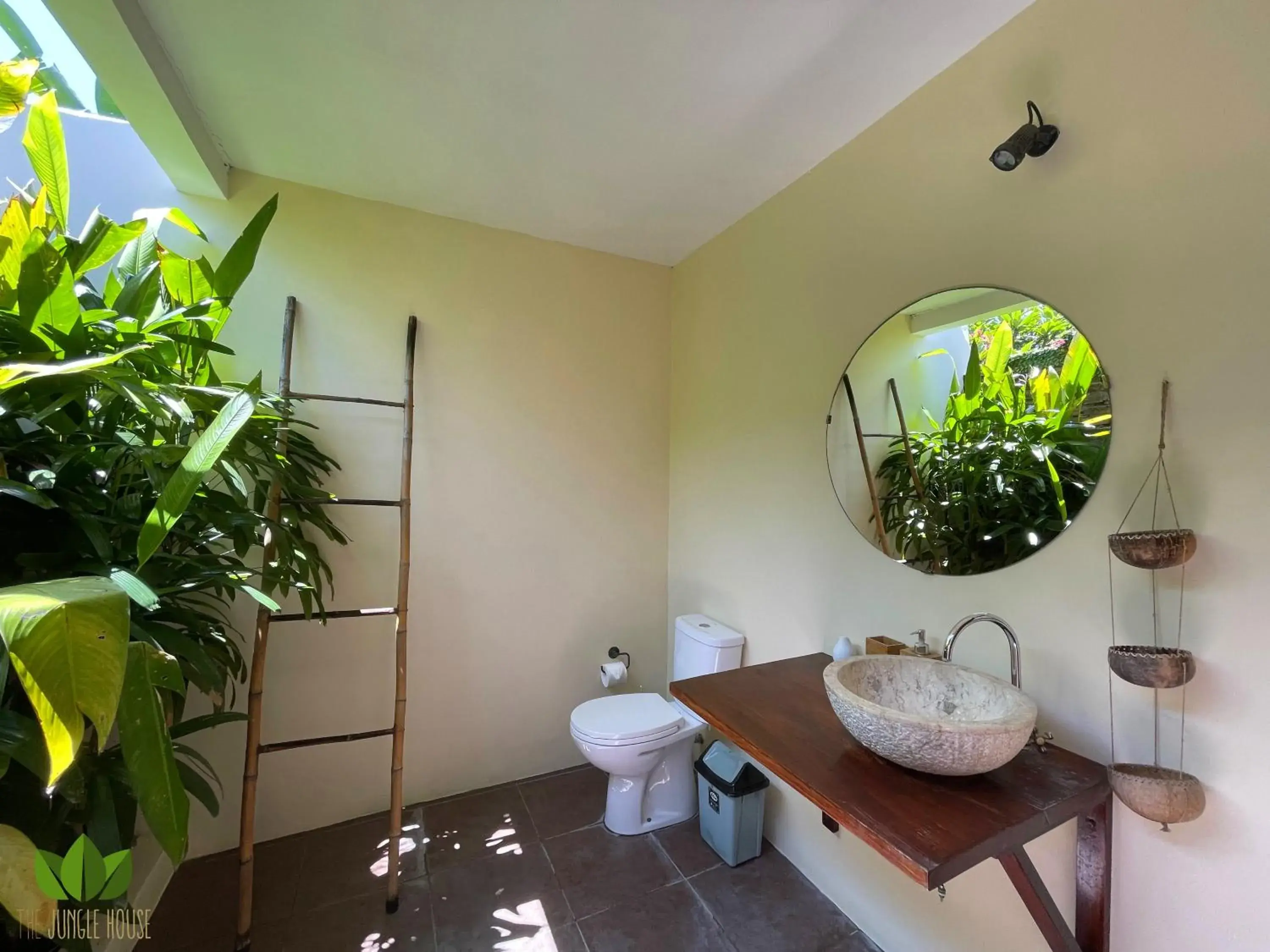 Bed in 8-Bed Mixed Dormitory Room in The Jungle House Bed in 8-Bed Mixed Dormitory Room in The Jungle House
